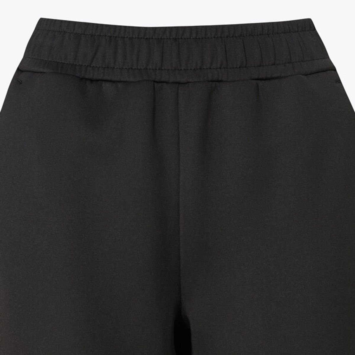 무브스포츠 바이 데상트(MOVESPORT BY DESCENTE) 워딩 그래픽 트레이닝 팬츠 블랙 VS121EFP11
