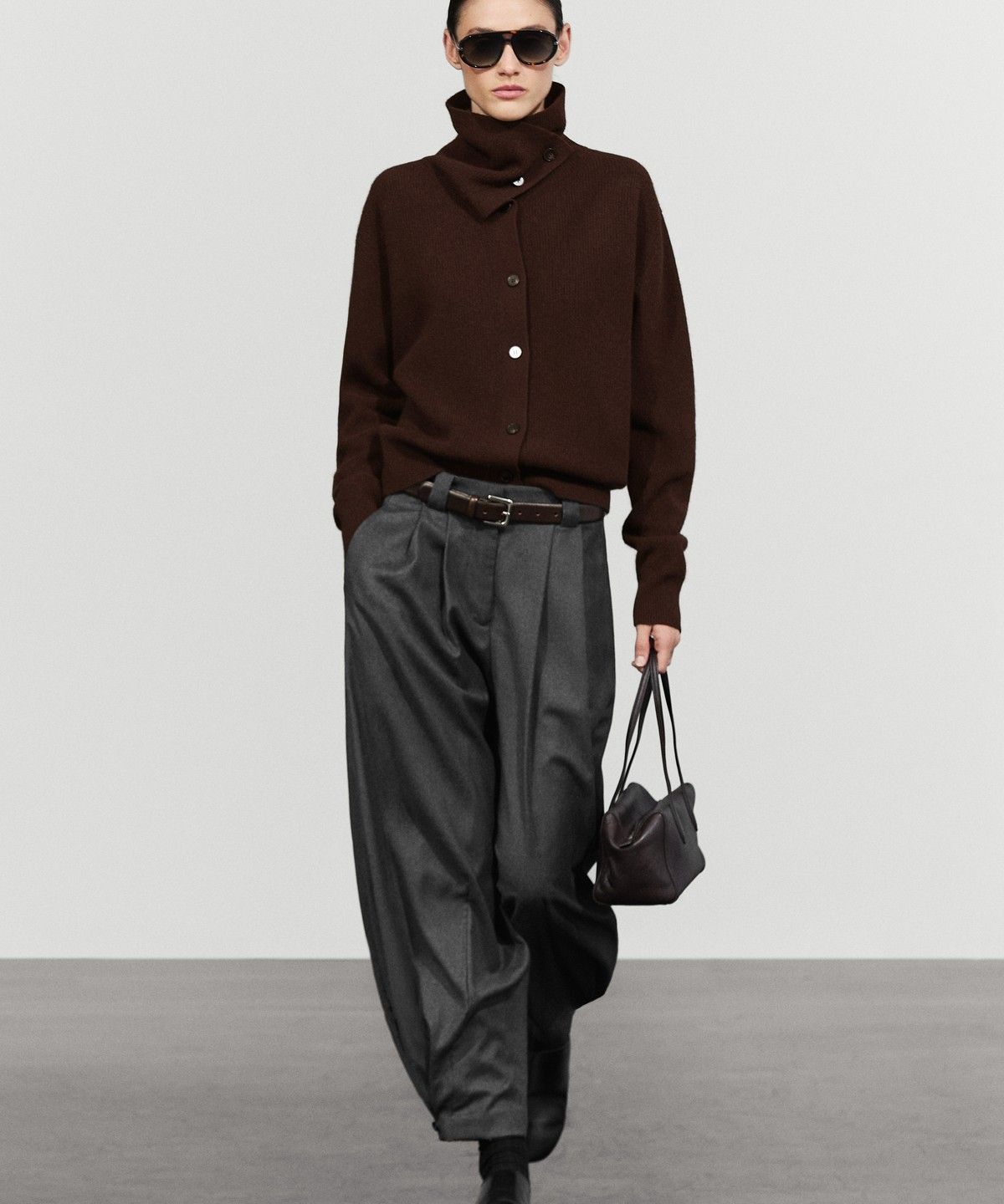 마시모두띠(MASSIMO DUTTI) 펄 장식 퍼널넥 니트 가디건