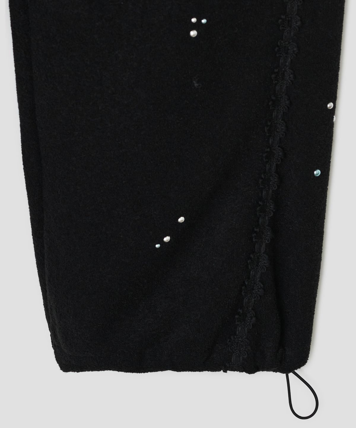 타입서비스(TYPESERVICE) Lace Trim Hotfix Fleece Pants [Black]