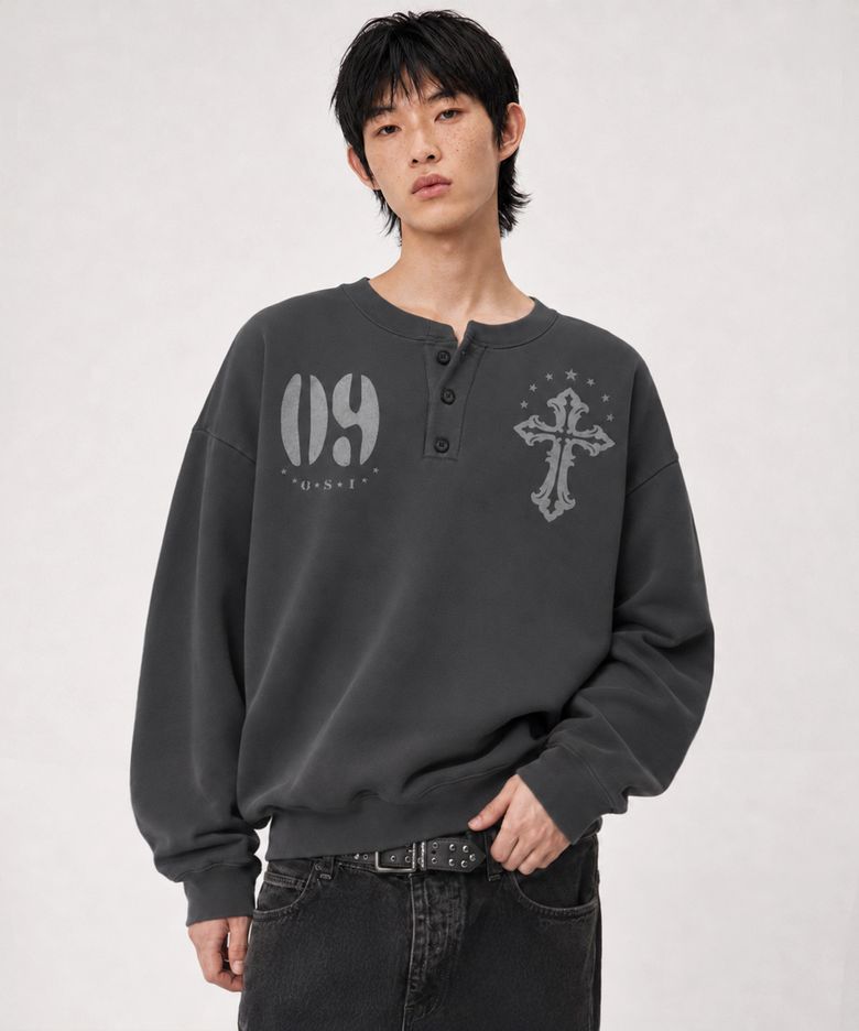 헨리넥 세미 크롭 맨투맨 별십자가 차콜