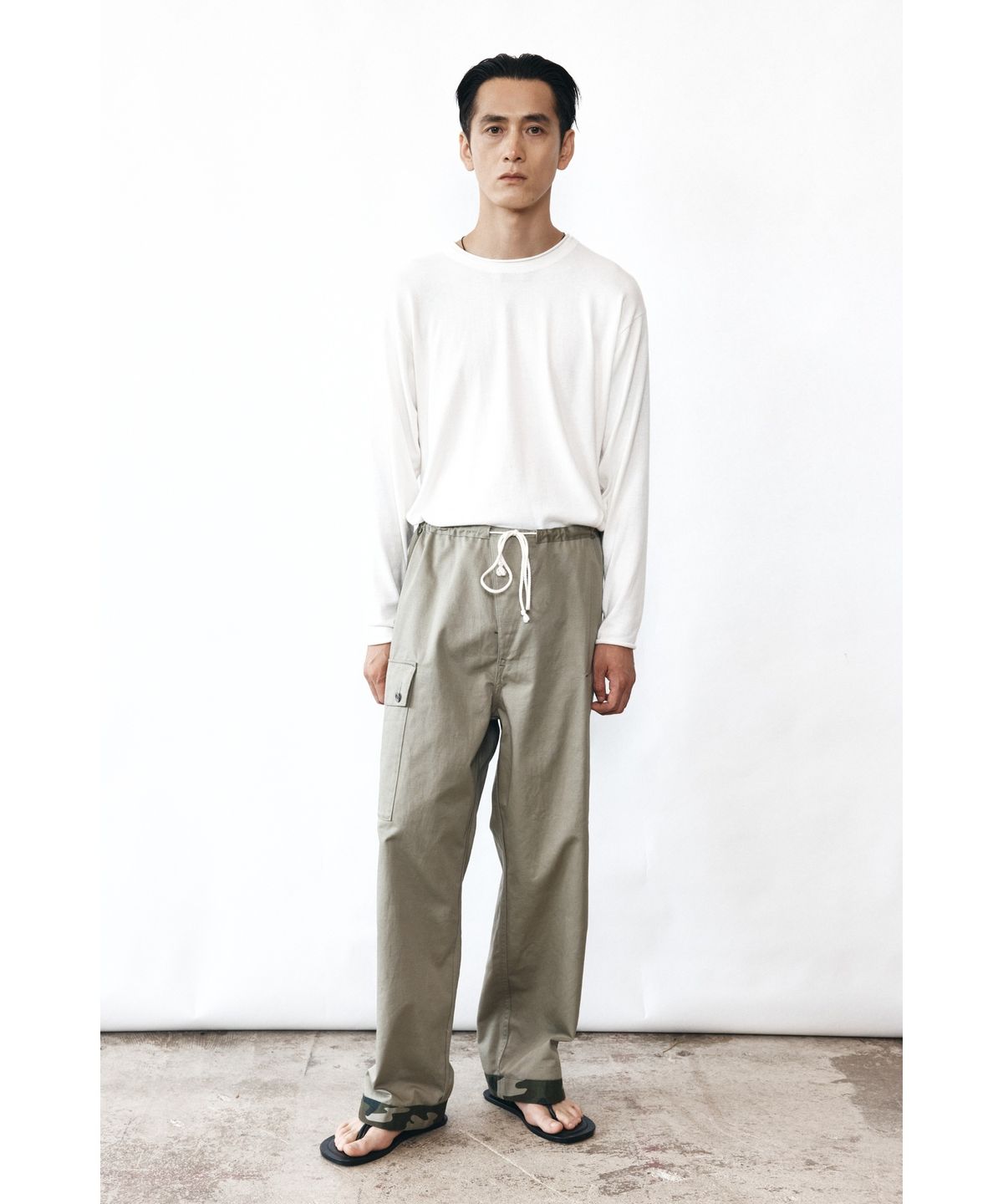 유스(YOUTH) Round-neck Roll-up Knit - White