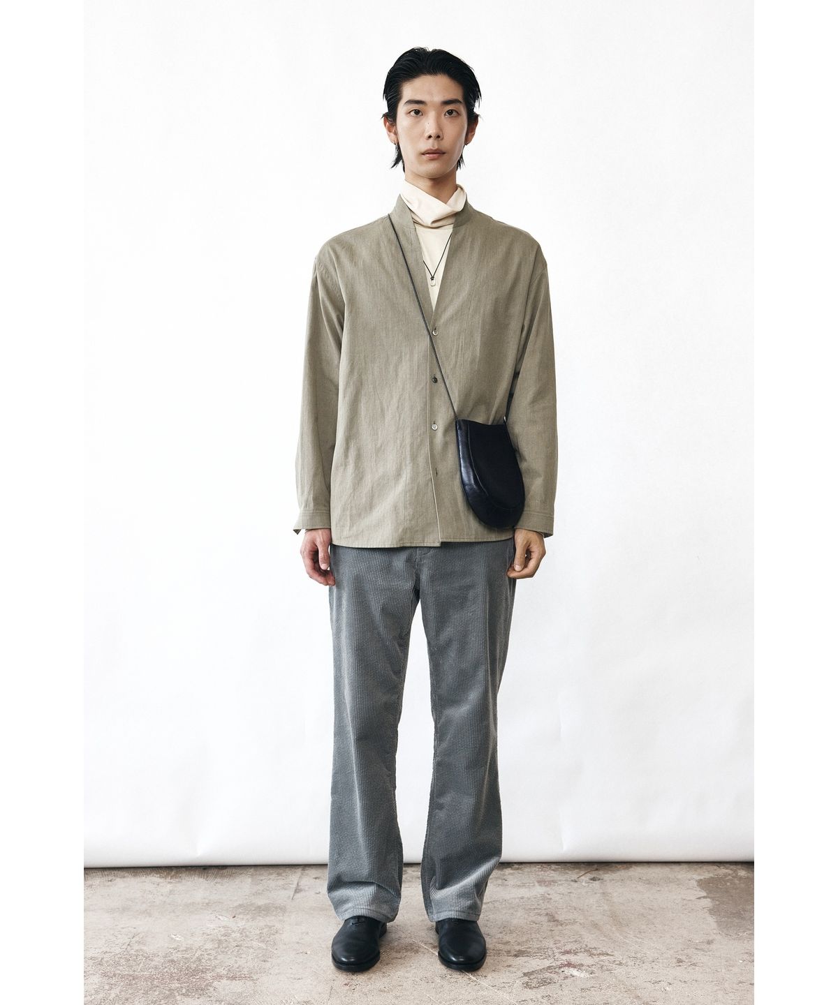 유스(YOUTH) Deep V-neck Shirt - Brown