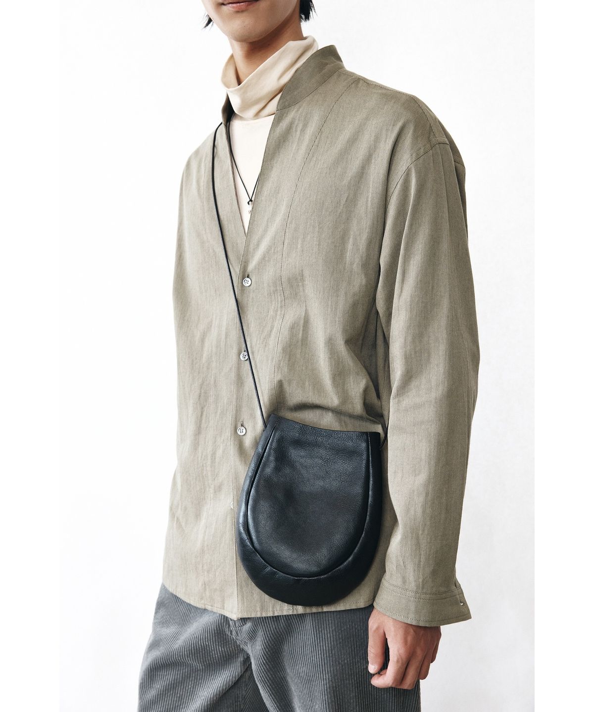 유스(YOUTH) Deep V-neck Shirt - Brown