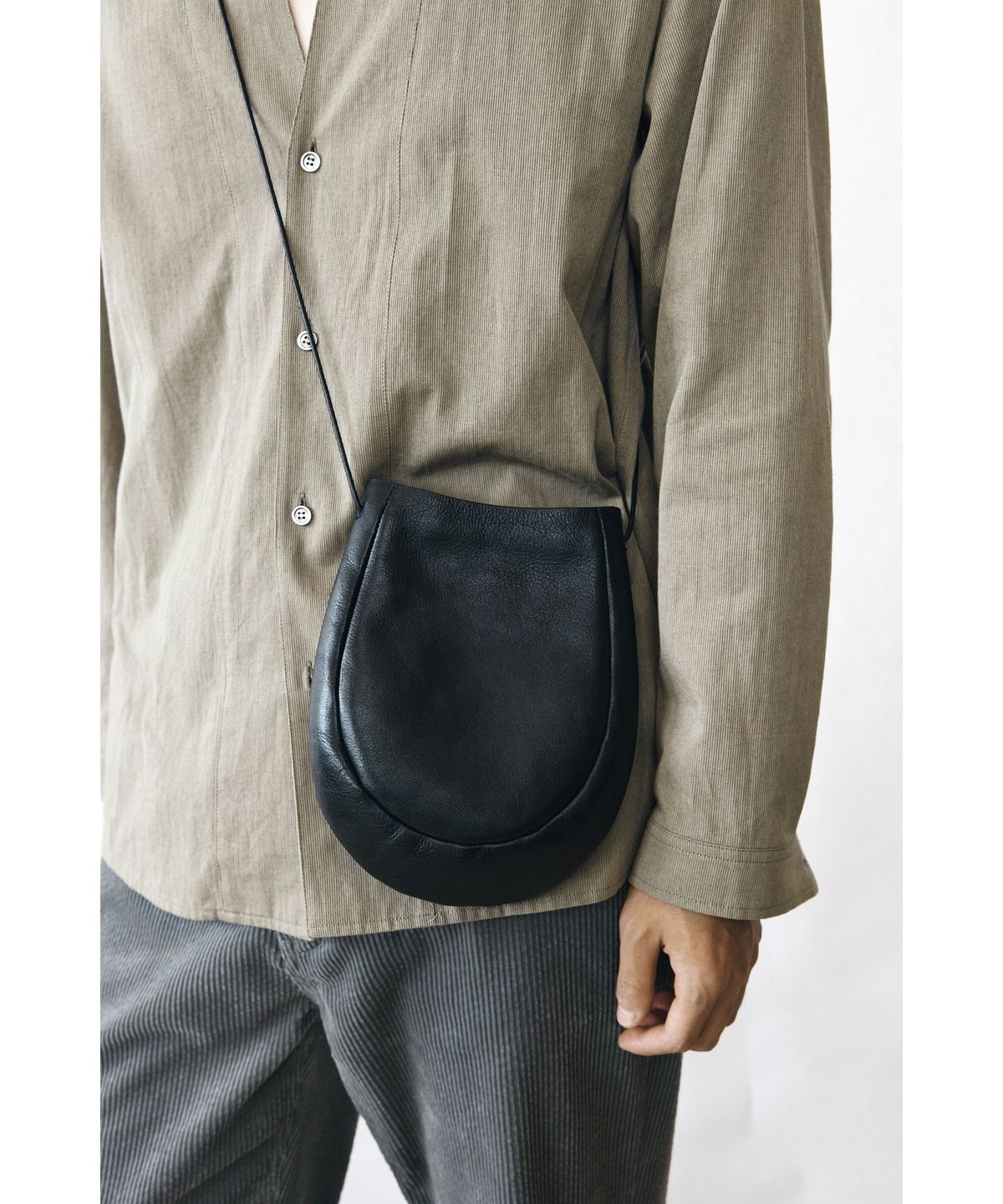 유스(YOUTH) Deep V-neck Shirt - Brown