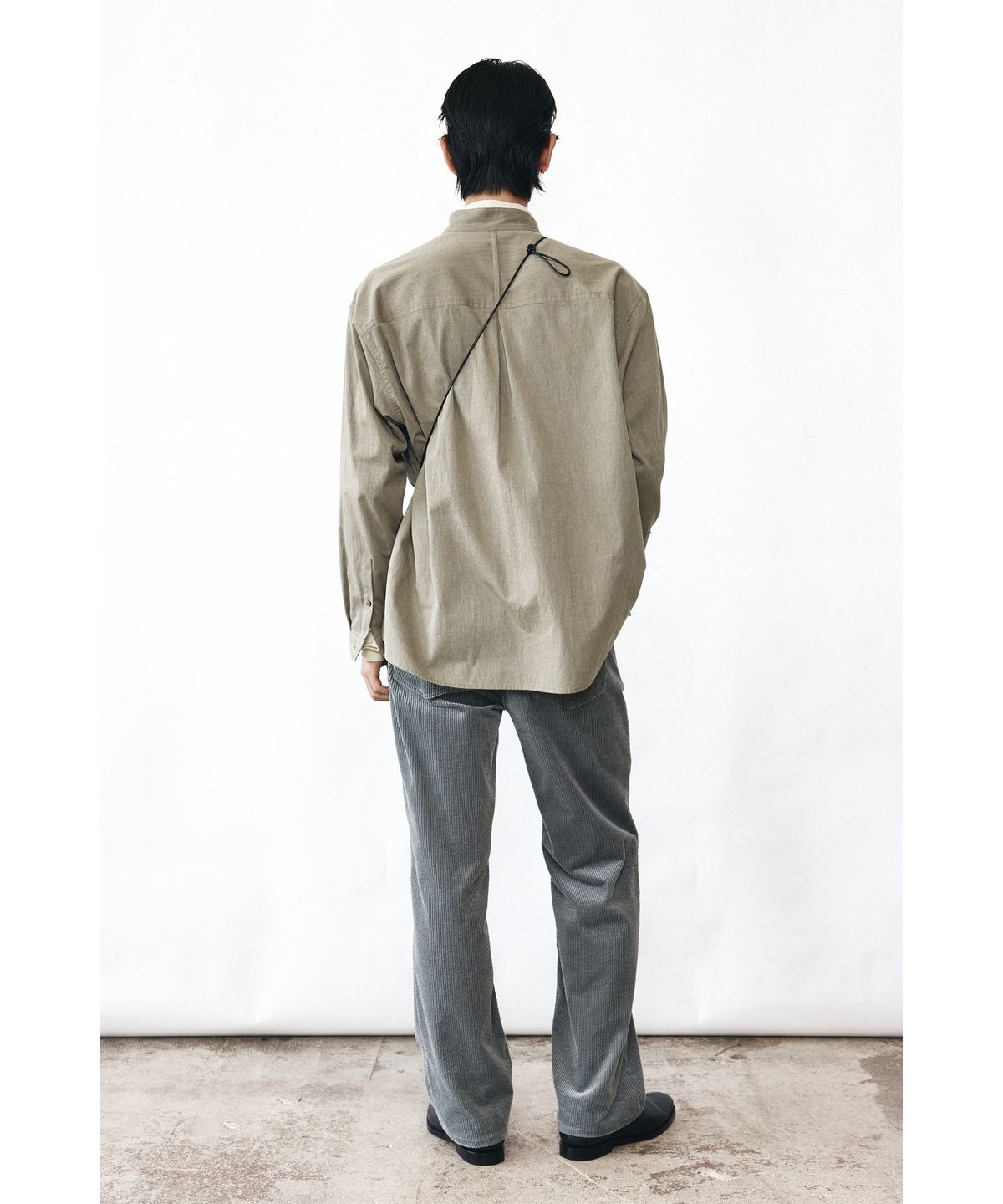 유스(YOUTH) Deep V-neck Shirt - Brown