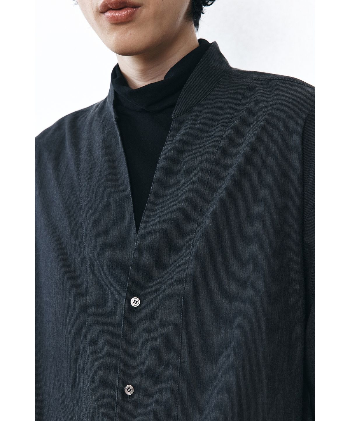 유스(YOUTH) Deep V-neck Shirt - Black