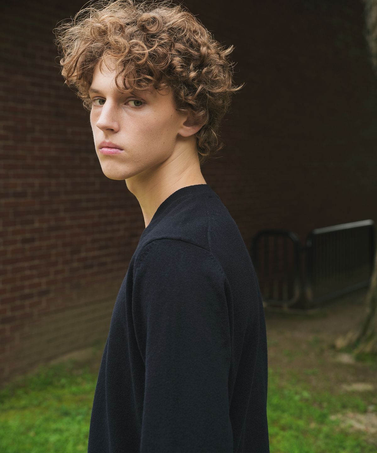 벨리프(BELLIEF) Essential Merino Wool Fine V-Neck Knit (Navy)