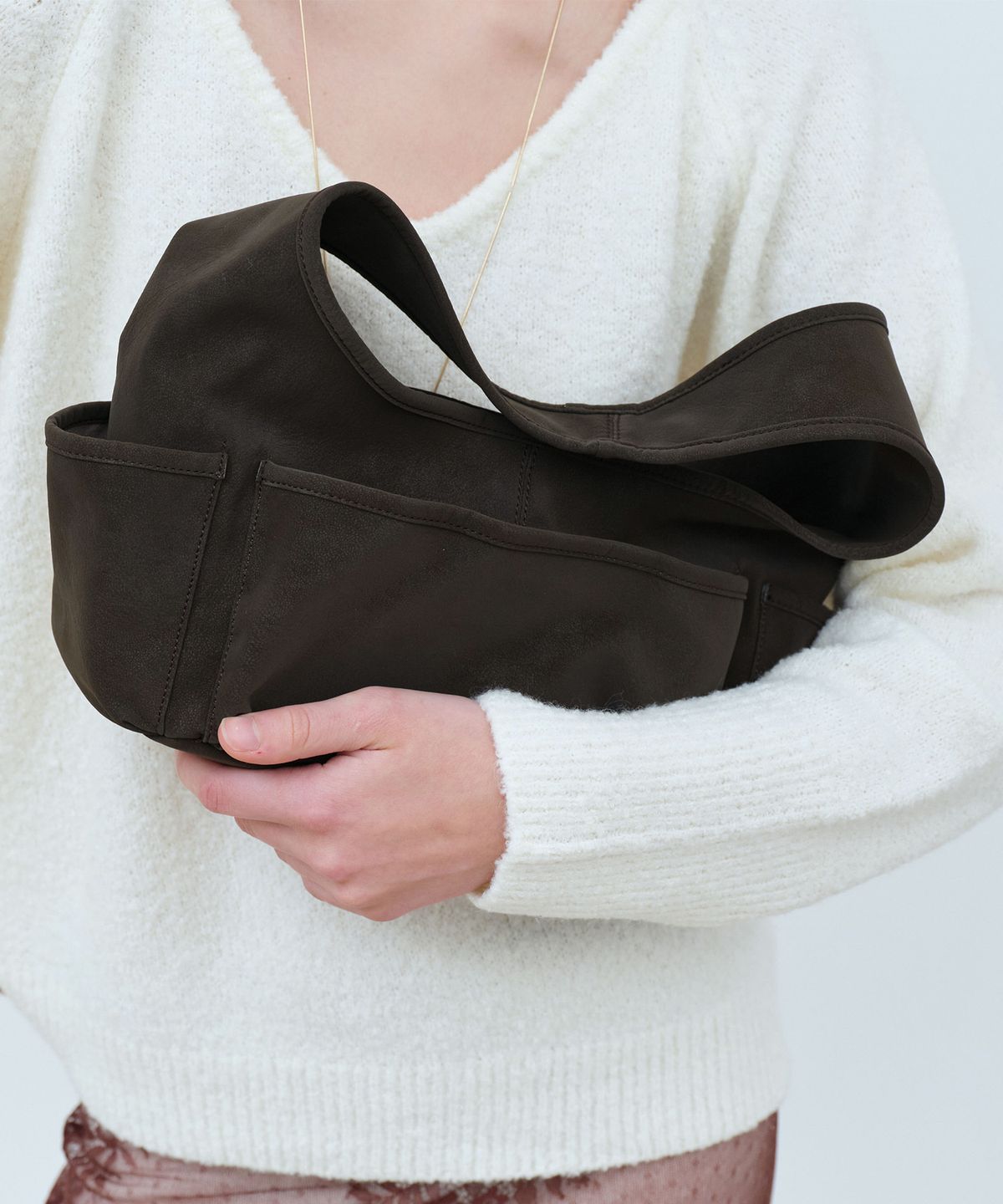 오브히(OVHEE) 포니 숄더백 Poni Shoulder Bag_Espresso