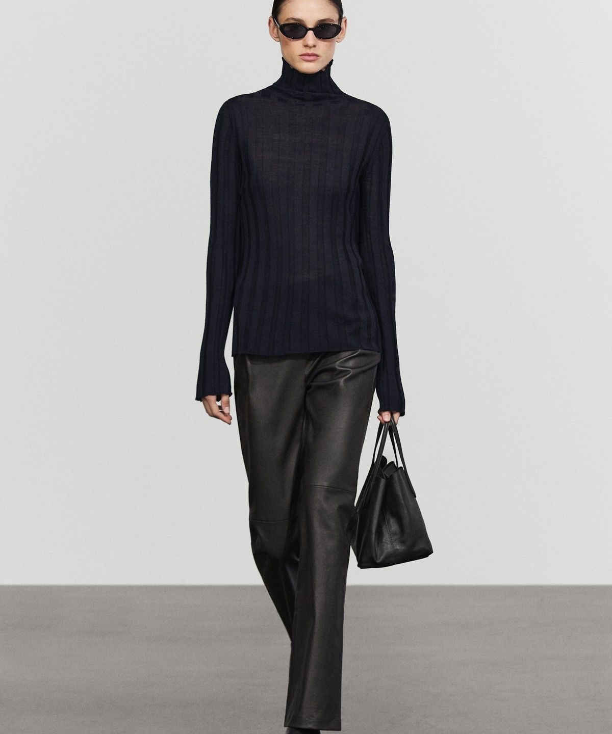 마시모두띠(MASSIMO DUTTI) 골지 모크 넥 니트 스웨터