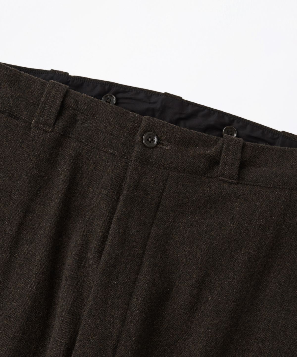 아웃스탠딩(OUTSTANDING) WOOL HERRINGBONE OFFICER TROUSERS_D.BROWN