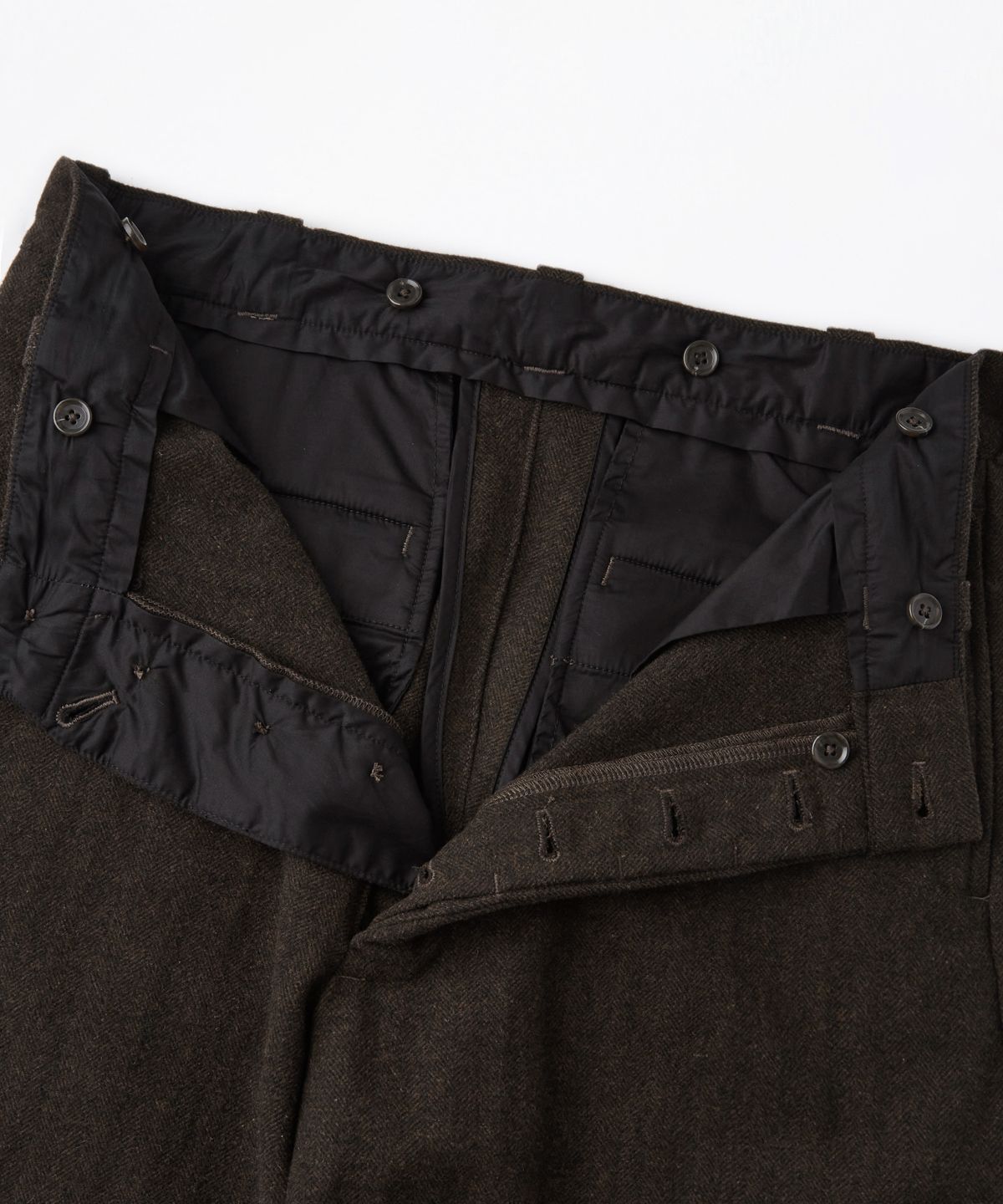 아웃스탠딩(OUTSTANDING) WOOL HERRINGBONE OFFICER TROUSERS_D.BROWN