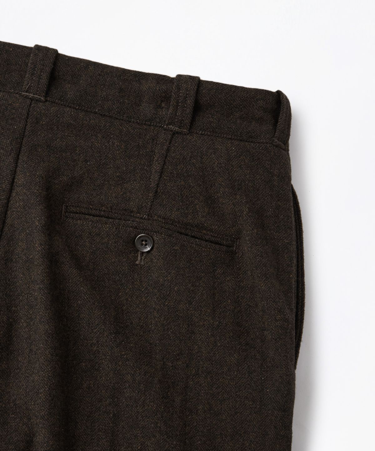 아웃스탠딩(OUTSTANDING) WOOL HERRINGBONE OFFICER TROUSERS_D.BROWN