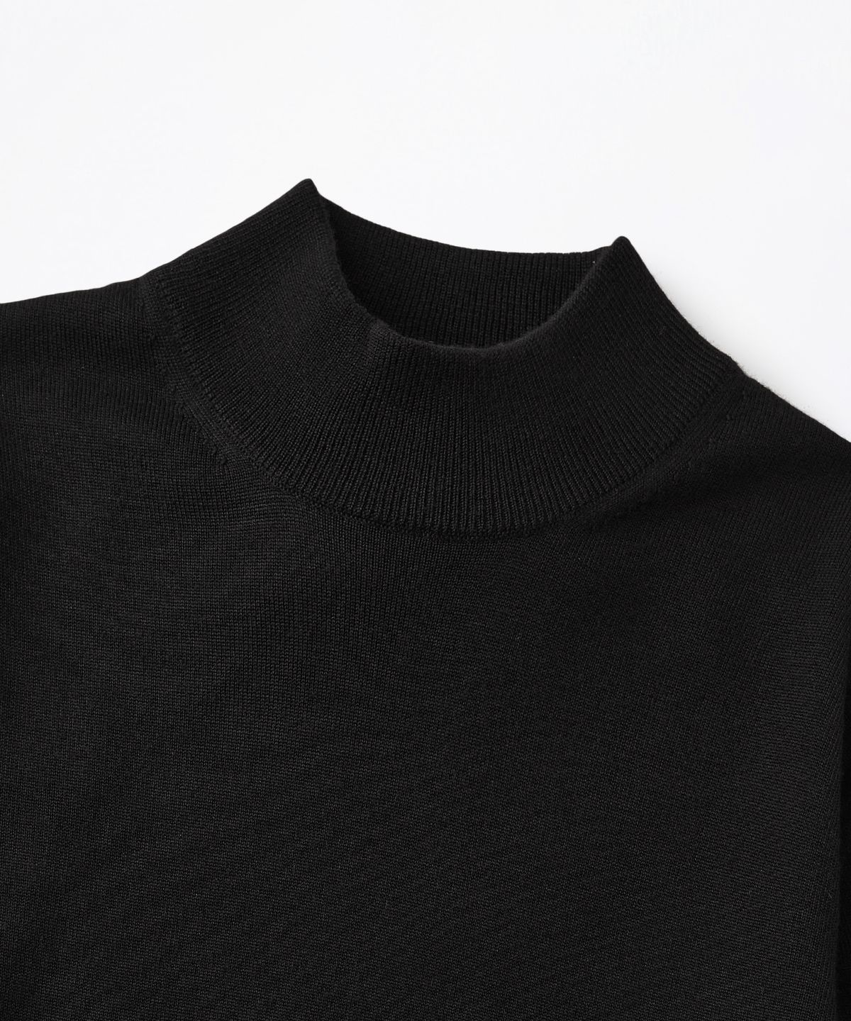 아웃스탠딩(OUTSTANDING) SOFT YARN MOCK NECK KNIT SWEATER_BLACK