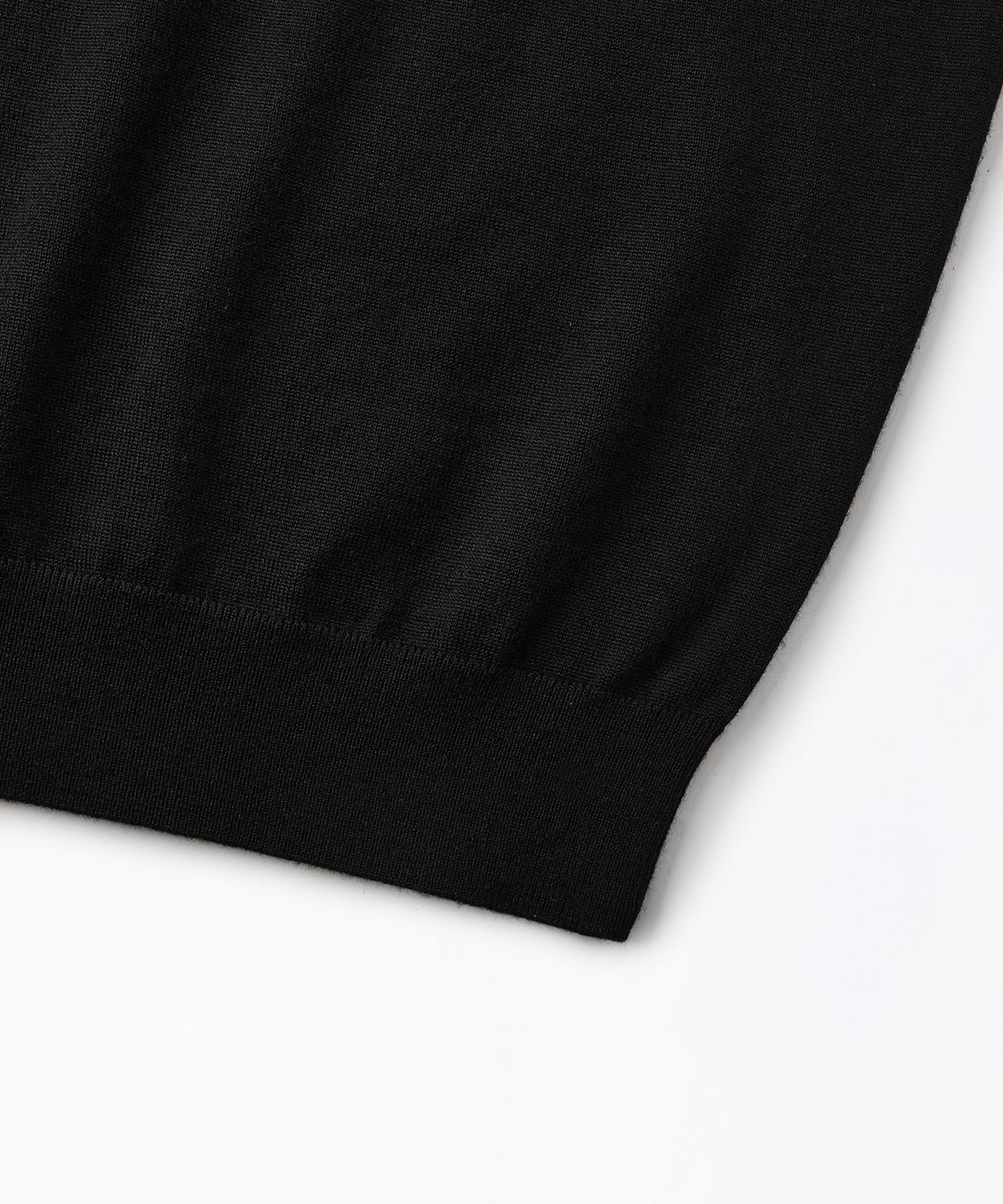 아웃스탠딩(OUTSTANDING) SOFT YARN MOCK NECK KNIT SWEATER_BLACK