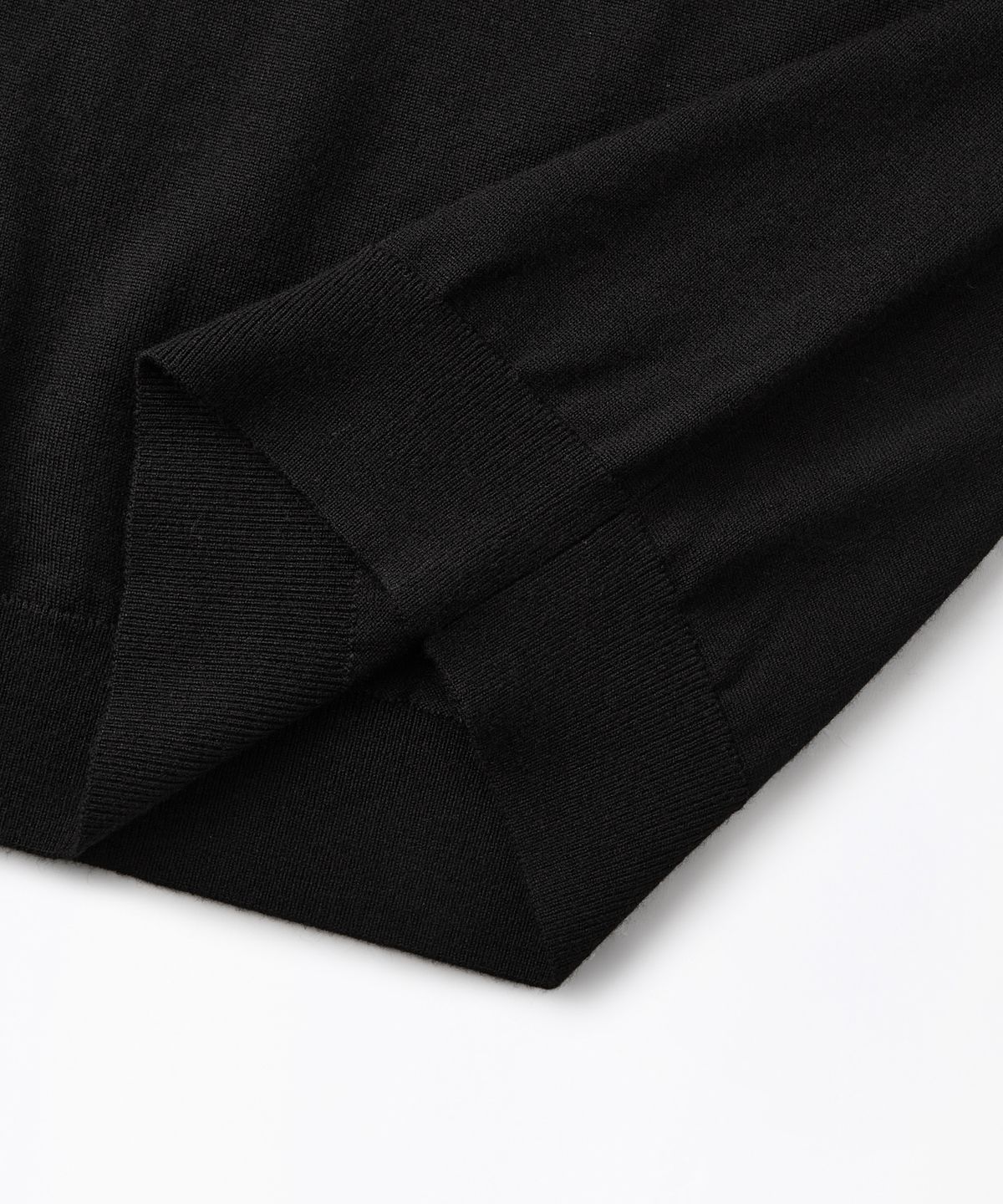 아웃스탠딩(OUTSTANDING) SOFT YARN MOCK NECK KNIT SWEATER_BLACK