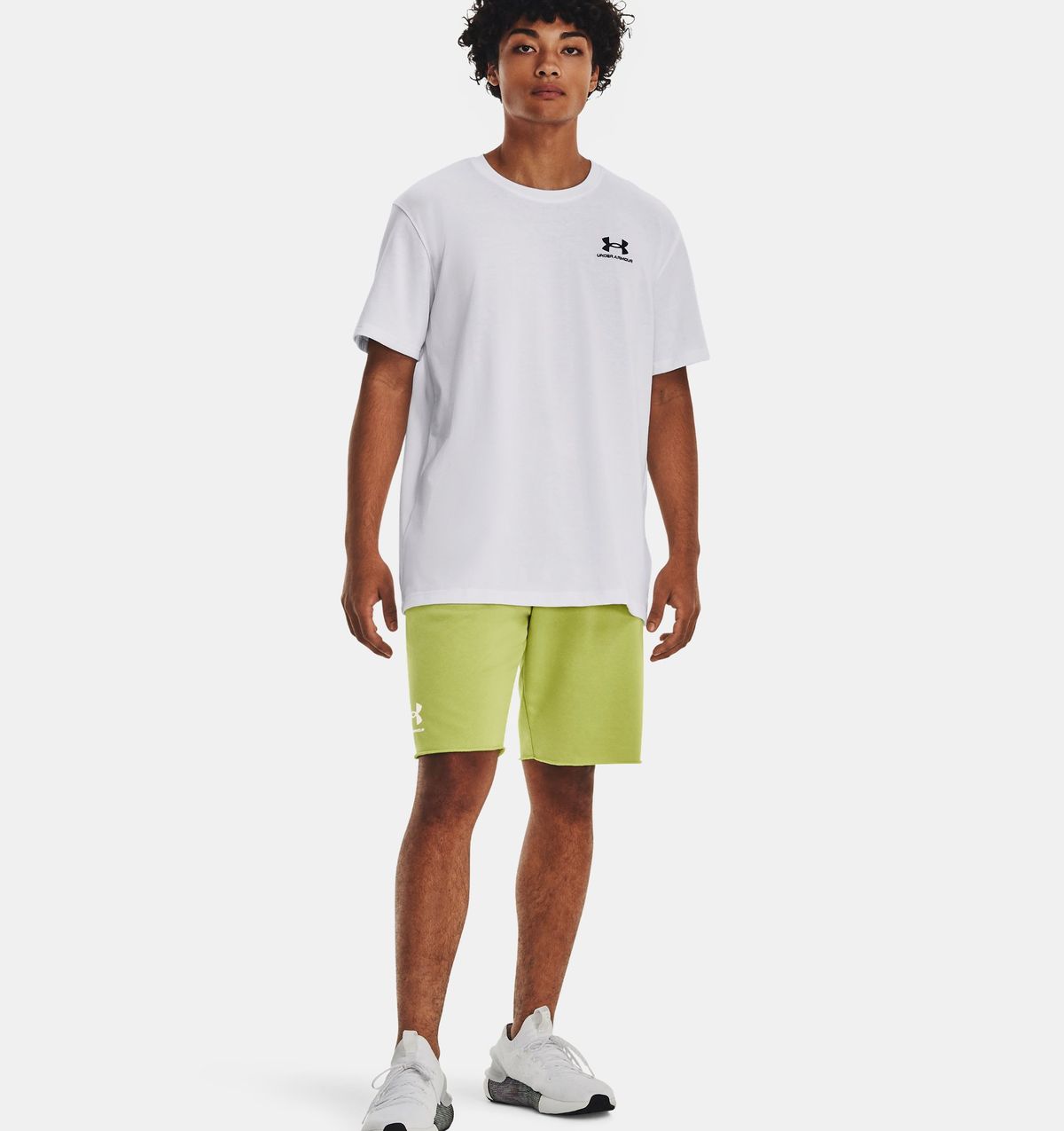 언더아머(UNDERARMOUR) 남성 UA 로고 엠브로이더드 헤비웨이트 반팔 1373997-100