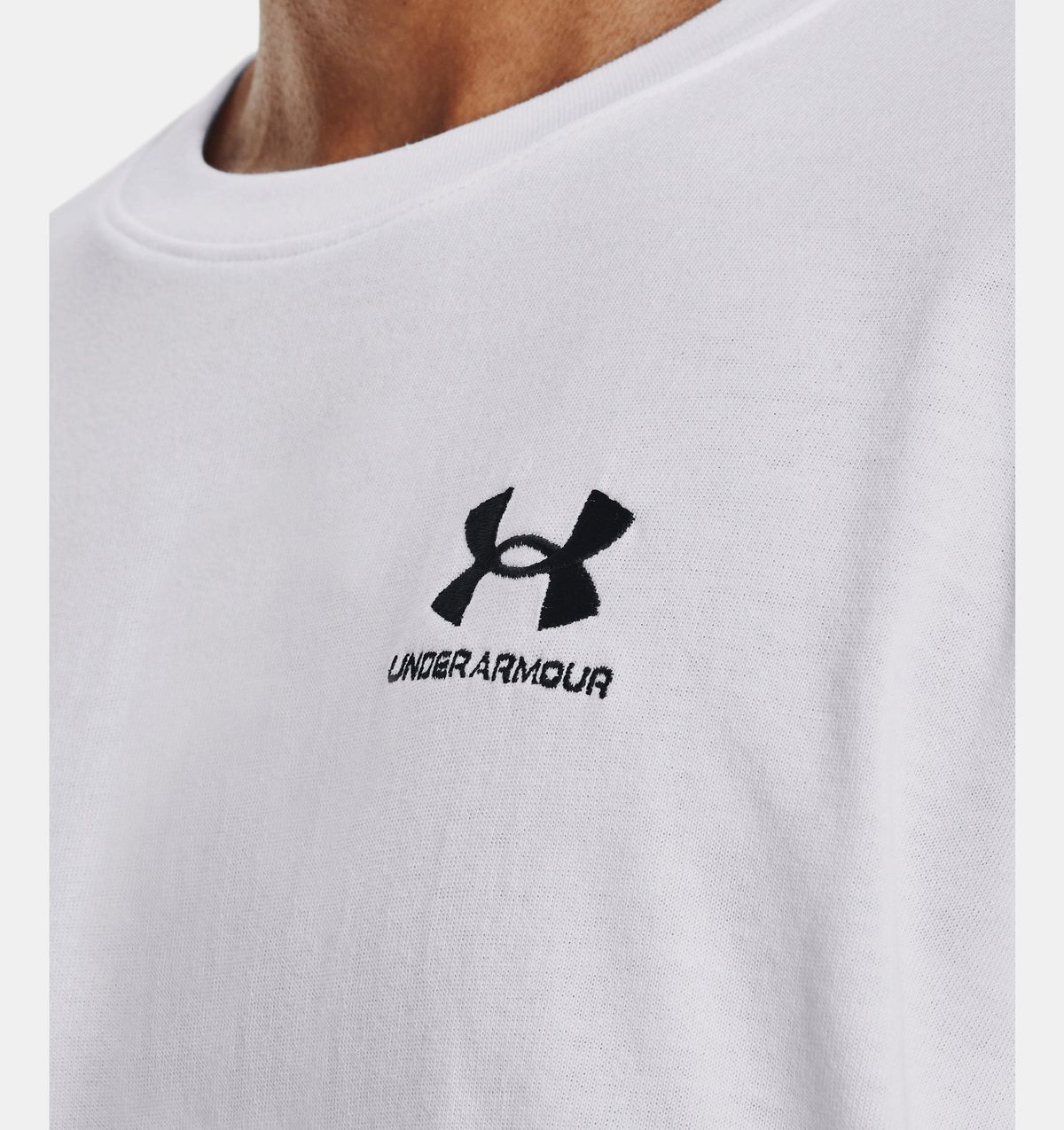 언더아머(UNDERARMOUR) 남성 UA 로고 엠브로이더드 헤비웨이트 반팔 1373997-100