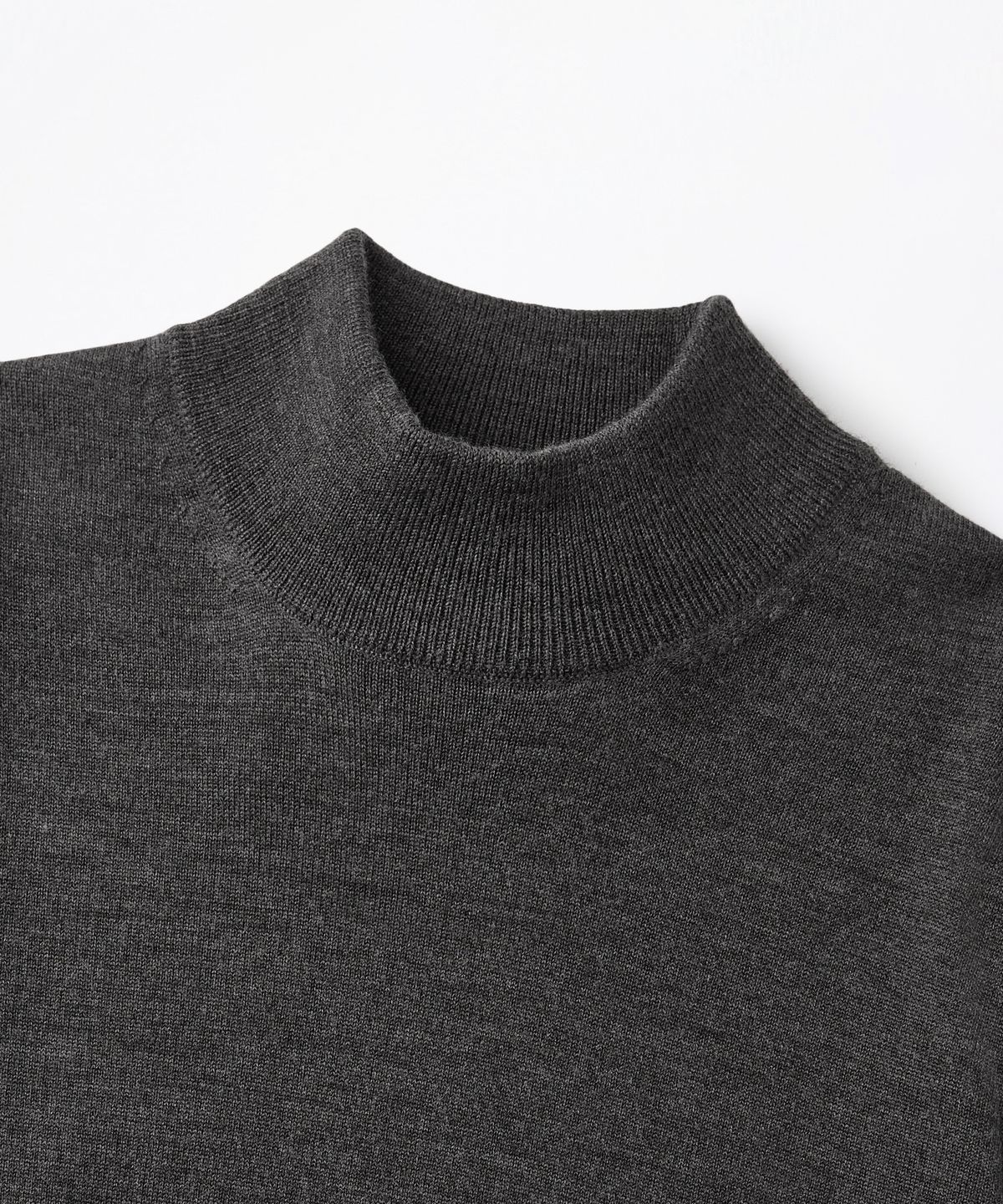 아웃스탠딩(OUTSTANDING) SOFT YARN MOCK NECK KNIT SWEATER_CHARCOAL