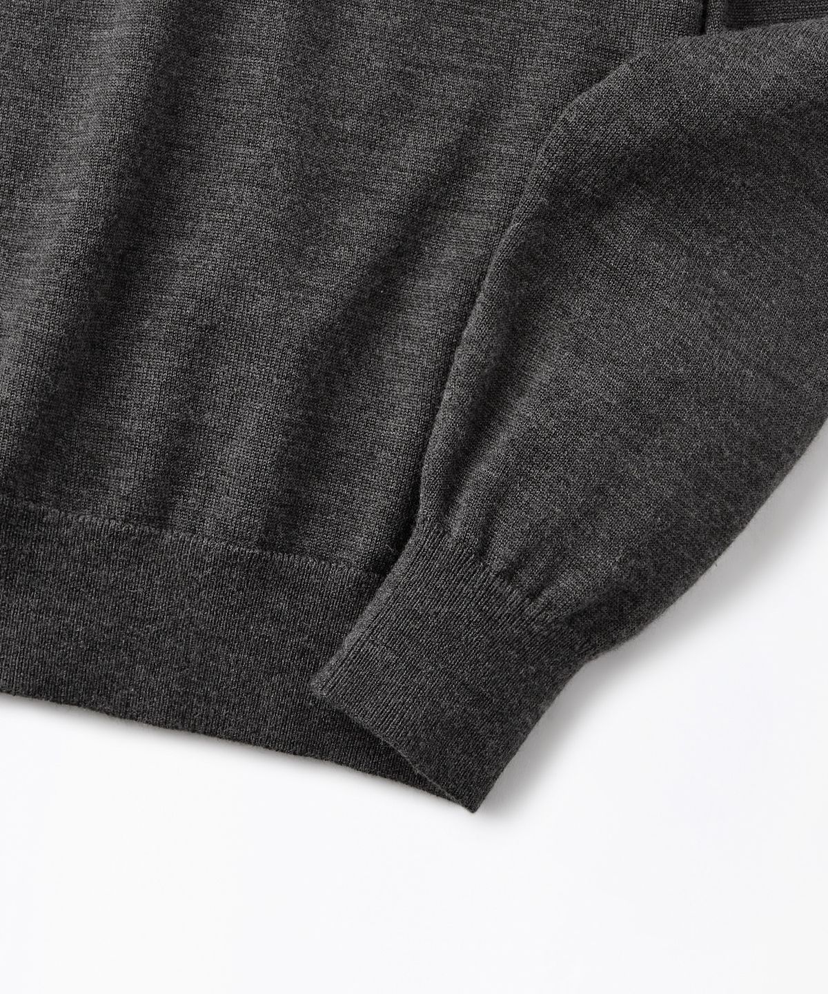 아웃스탠딩(OUTSTANDING) SOFT YARN MOCK NECK KNIT SWEATER_CHARCOAL