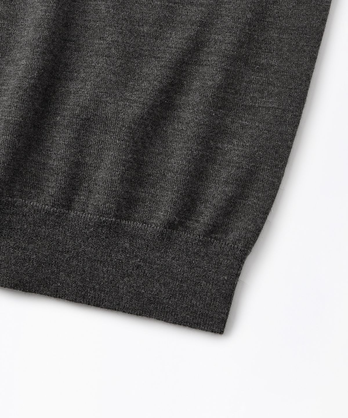 아웃스탠딩(OUTSTANDING) SOFT YARN MOCK NECK KNIT SWEATER_CHARCOAL