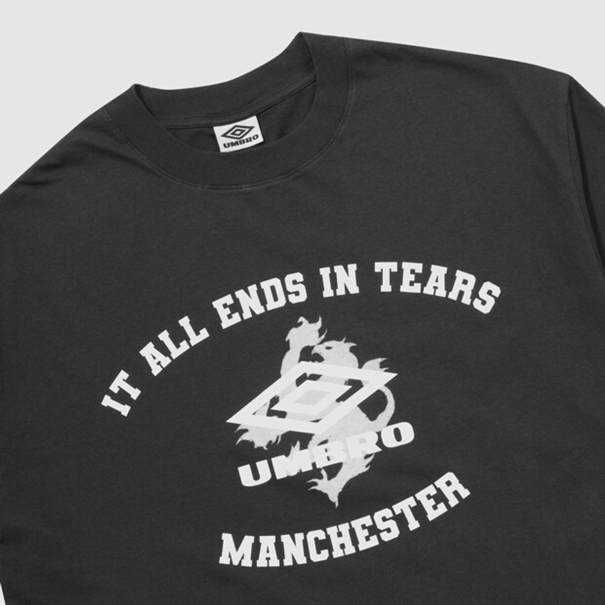 엄브로(UMBRO) [UMB X SLAM JAM] It All Ends In Tears 반팔티 블랙 UR311ORS91