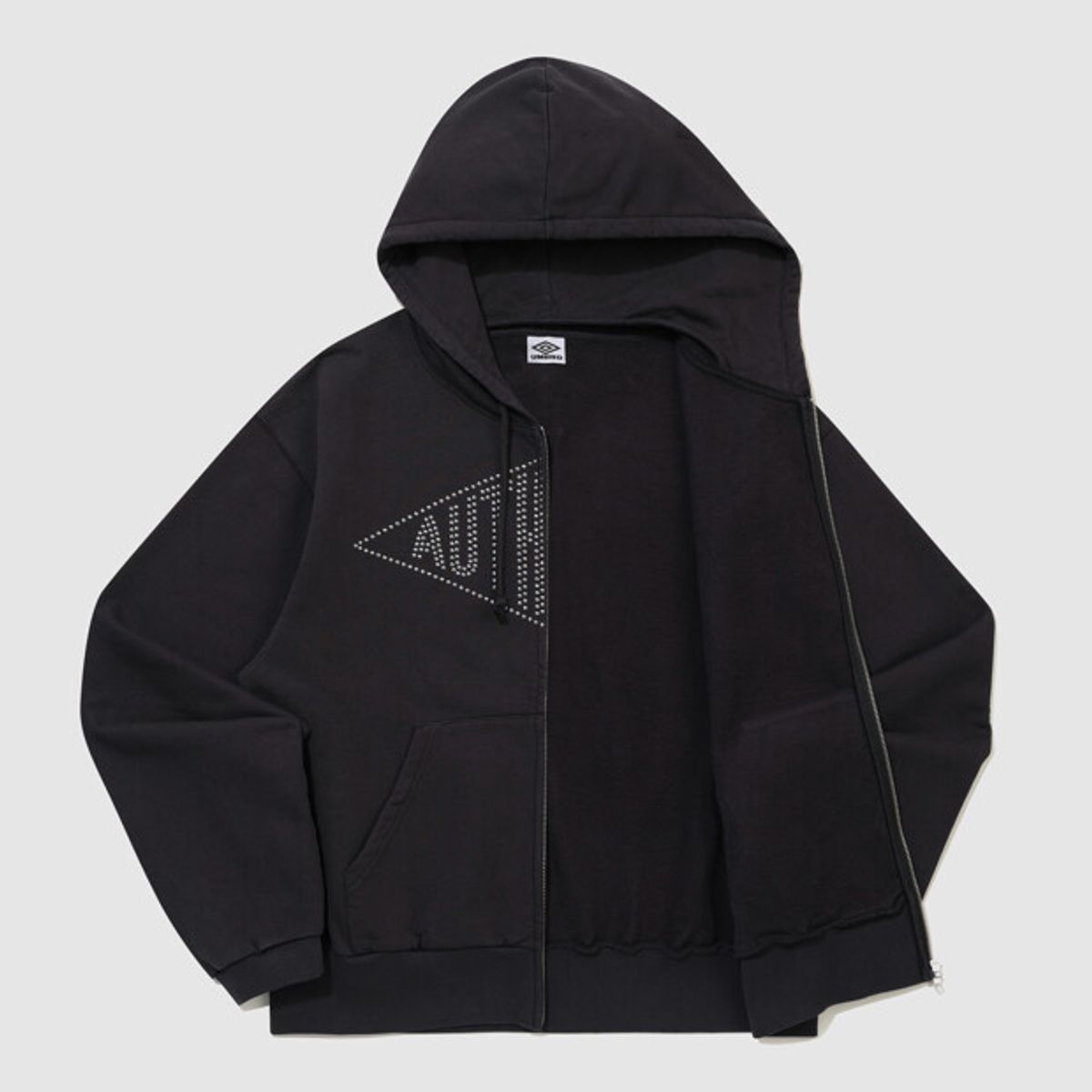 엄브로(UMBRO) [UMB X SLAM JAM] Authority 레터링 후드집업 블랙 UR311OFT93