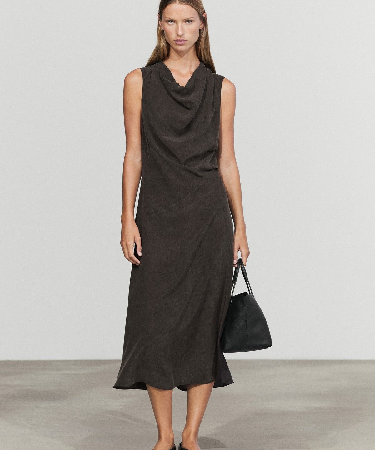 마시모두띠(MASSIMO DUTTI) 드레이프 디테일 미디 원피스