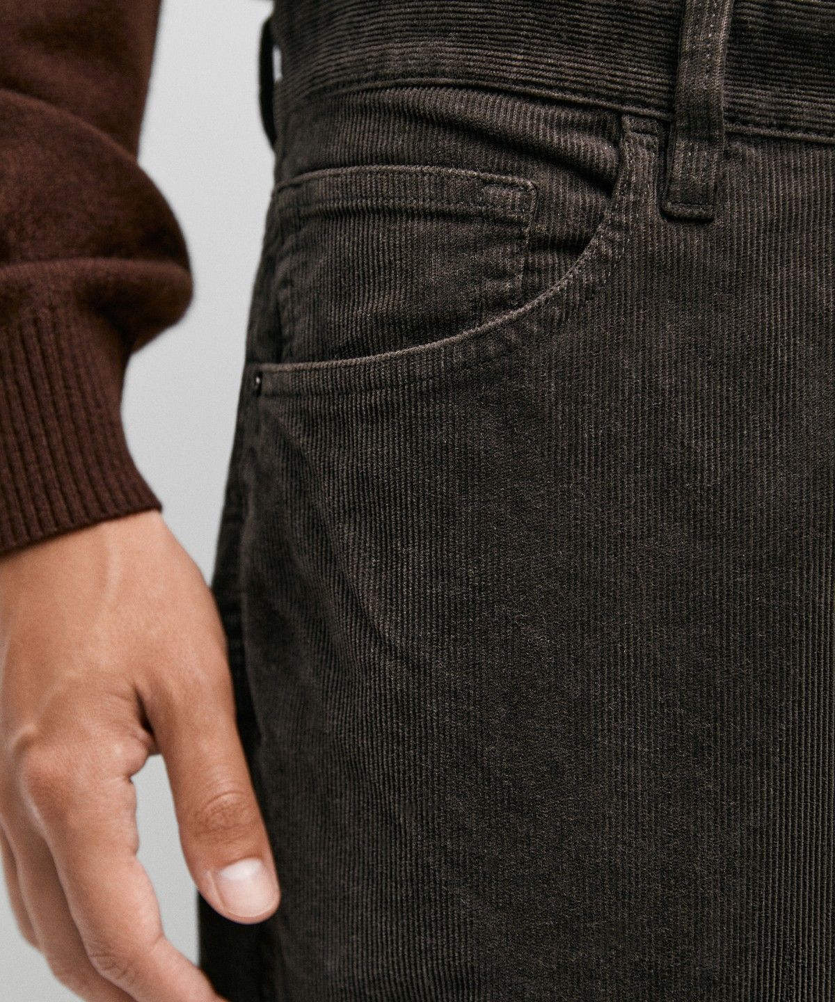 마시모두띠(MASSIMO DUTTI) 테이퍼드 핏 코듀로이 팬츠
