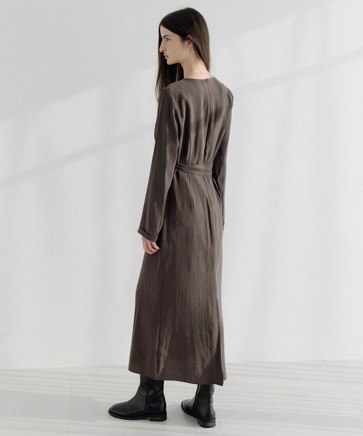 아워코모스(OURCOMOS) diagonal strap dress (dark brown) orc 6120