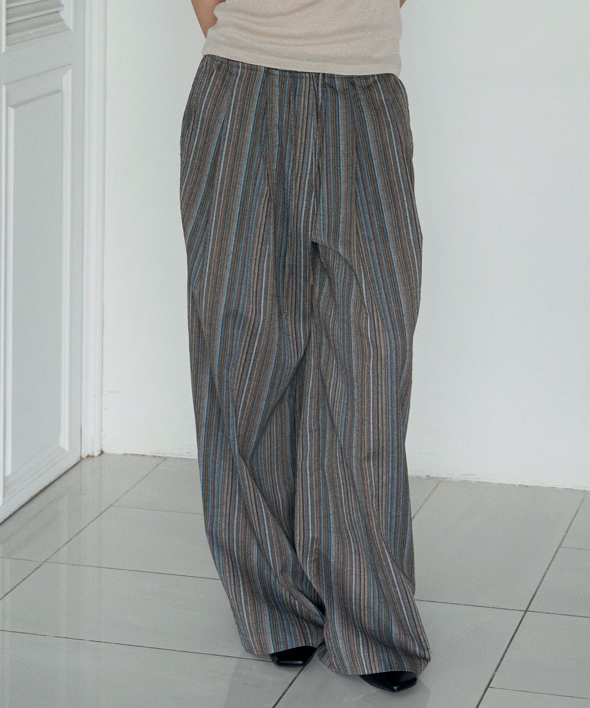 위에버(WEEVER) Breeze stripe wide pants navy