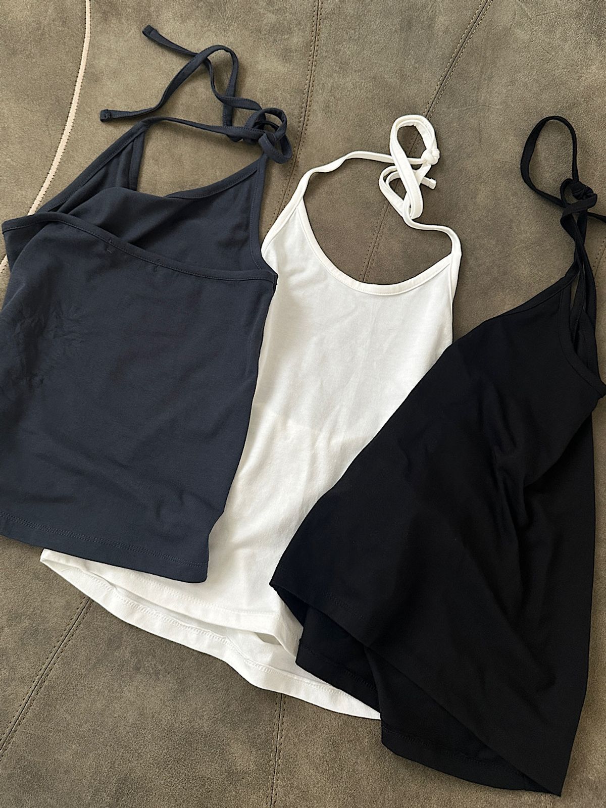 아포엠(APOEM) Frame Halter Top (3C)