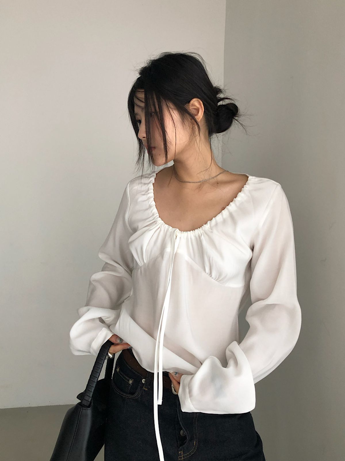 아포엠(APOEM) Muse Gather Blouse (2C)