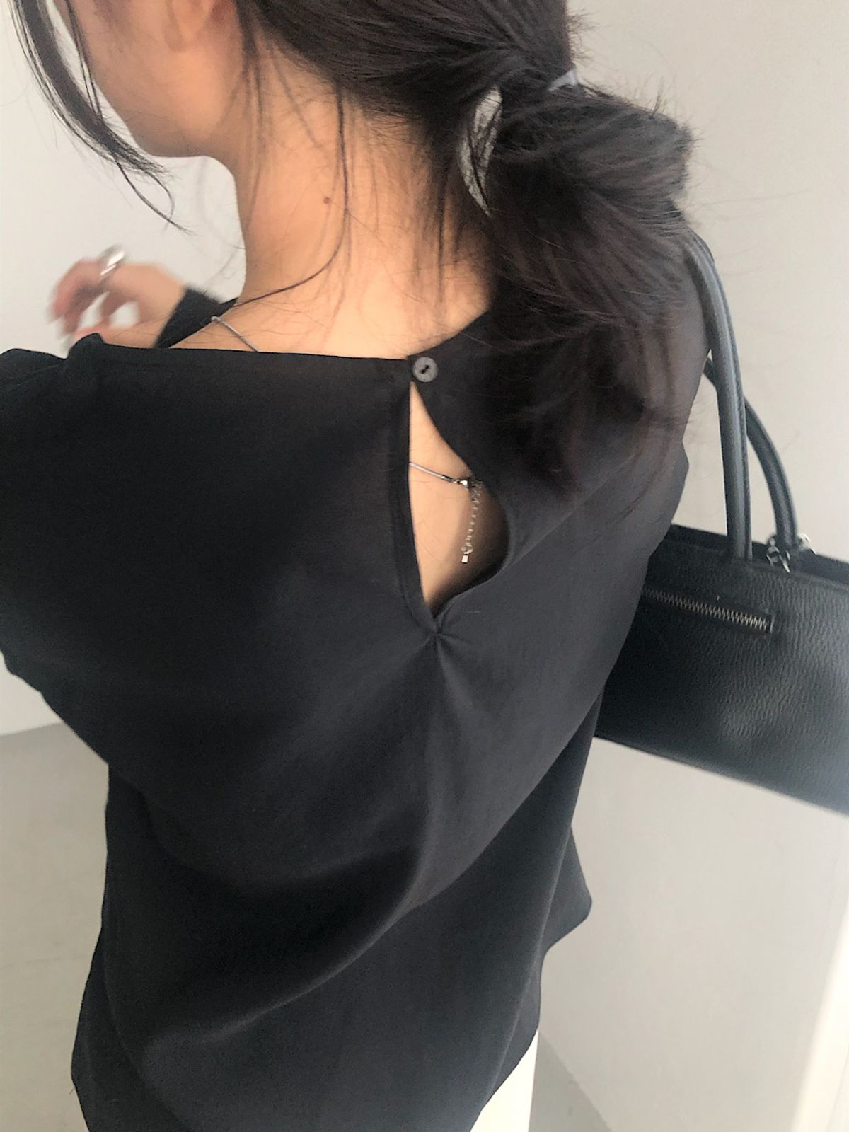 아포엠(APOEM) Muse Gather Blouse (2C)