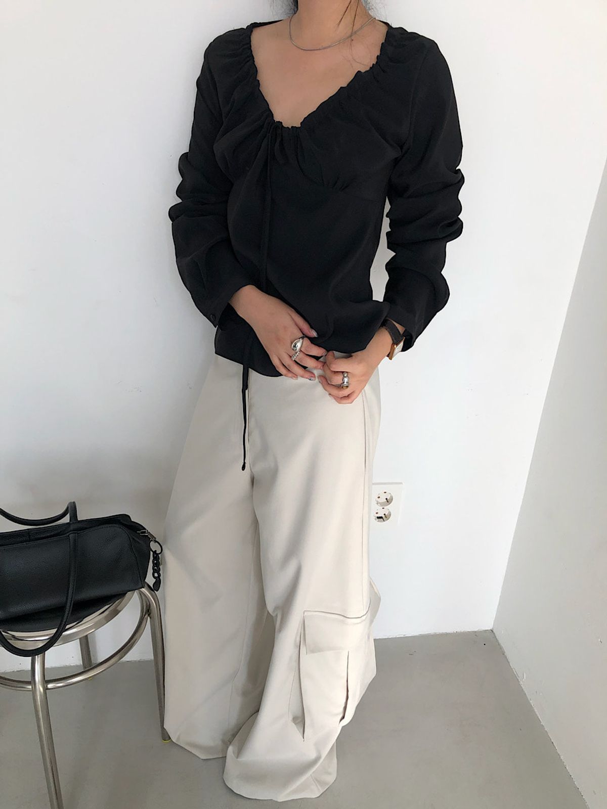 아포엠(APOEM) Muse Gather Blouse (2C)