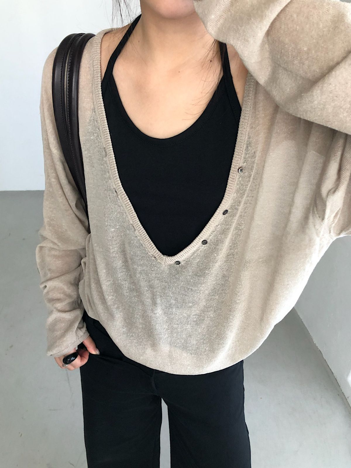 아포엠(APOEM) Deep Button V Knit (2C)