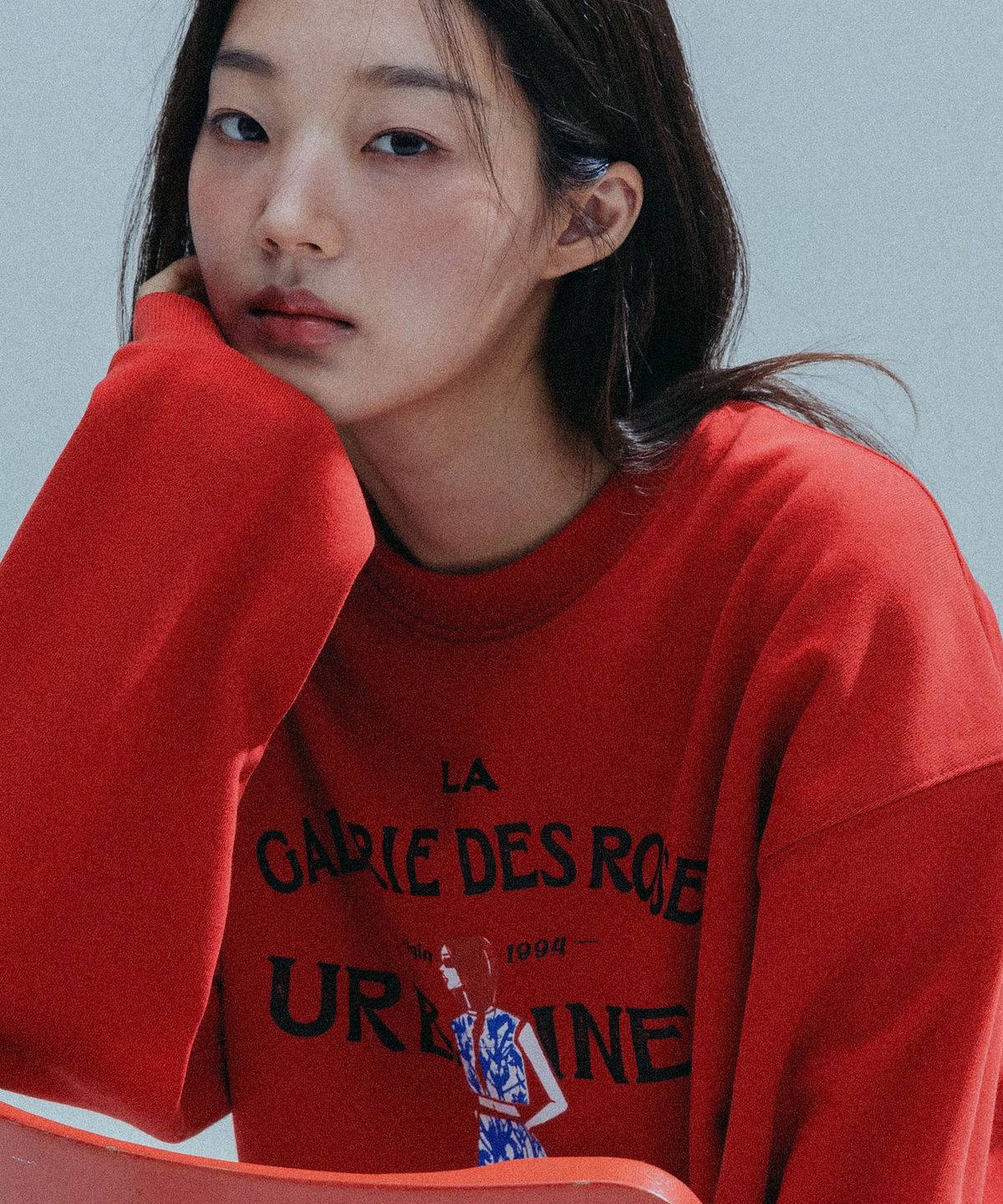 앤하츠(ANNEHEARTS) French Muse Artwork Sweatshirt_RED