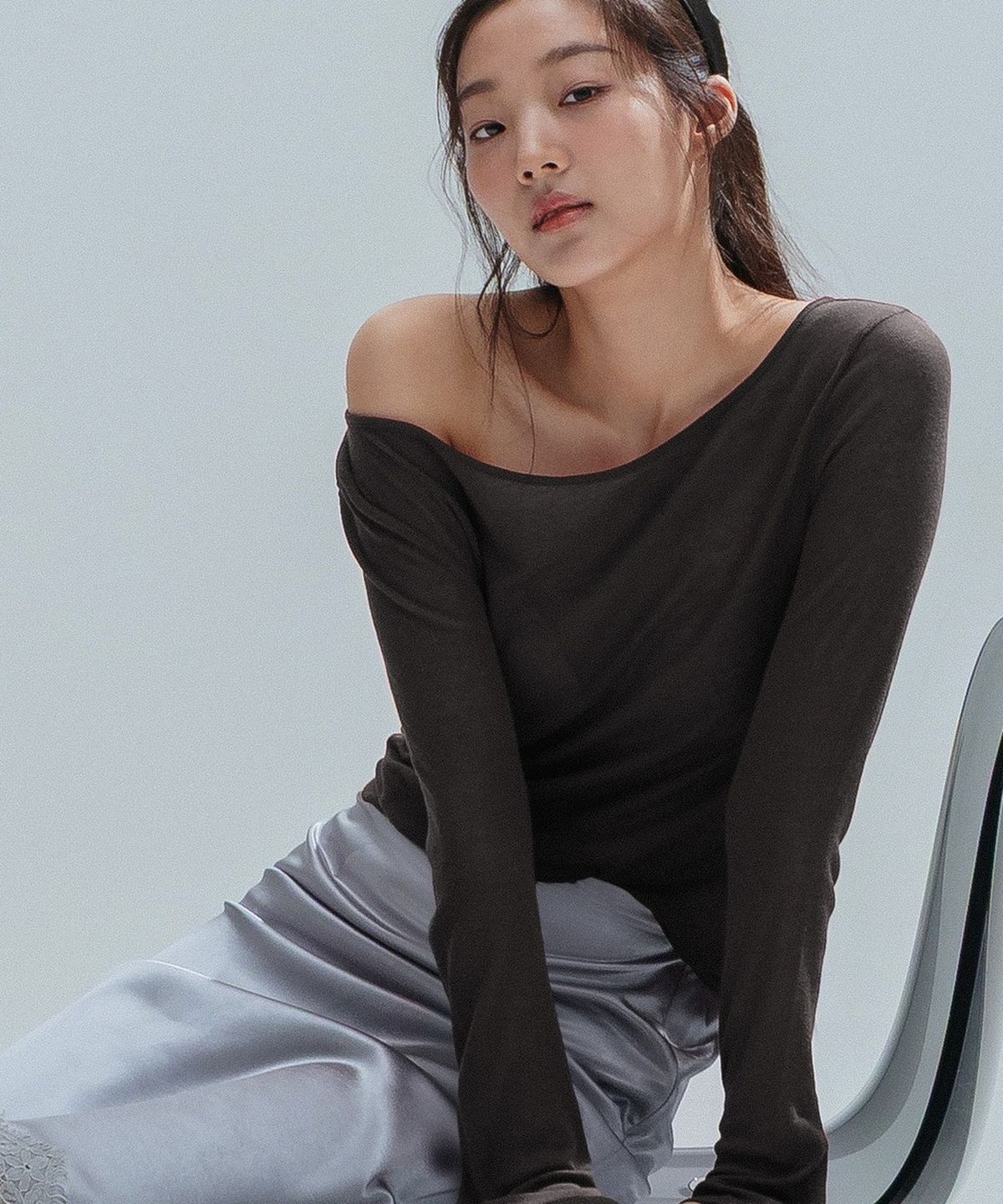 앤하츠(ANNEHEARTS) Wool Modal Slim Tee_CHARCOAL
