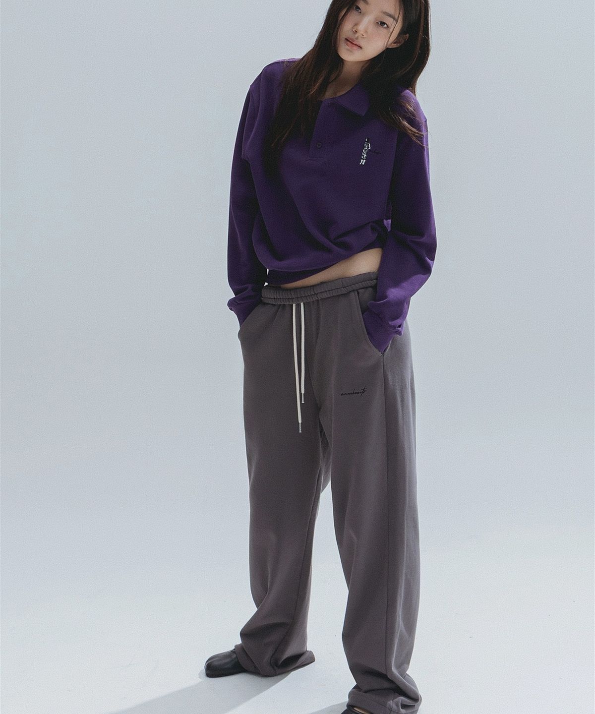 앤하츠(ANNEHEARTS) Wide String 2WAYS Sweatpants_CHARCOAL