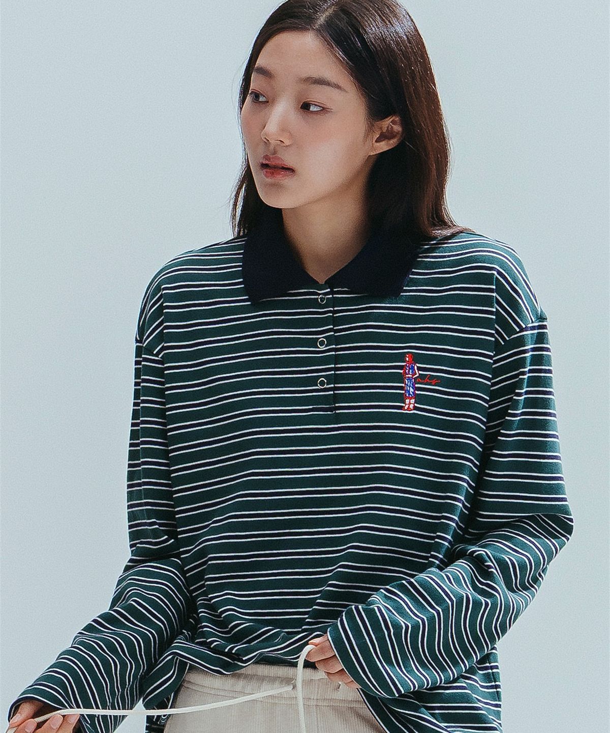 앤하츠(ANNEHEARTS) Girl Emblem Polo Tee_GREEN