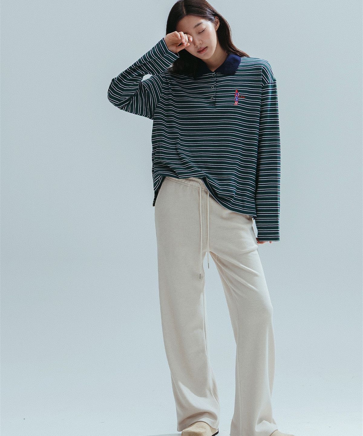 앤하츠(ANNEHEARTS) Girl Emblem Polo Tee_GREEN