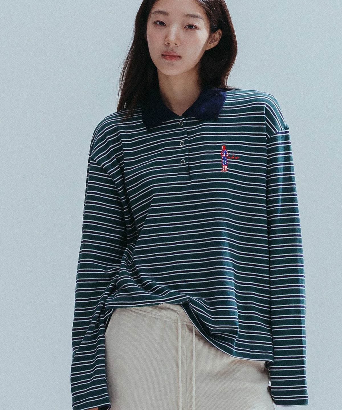 앤하츠(ANNEHEARTS) Girl Emblem Polo Tee_GREEN