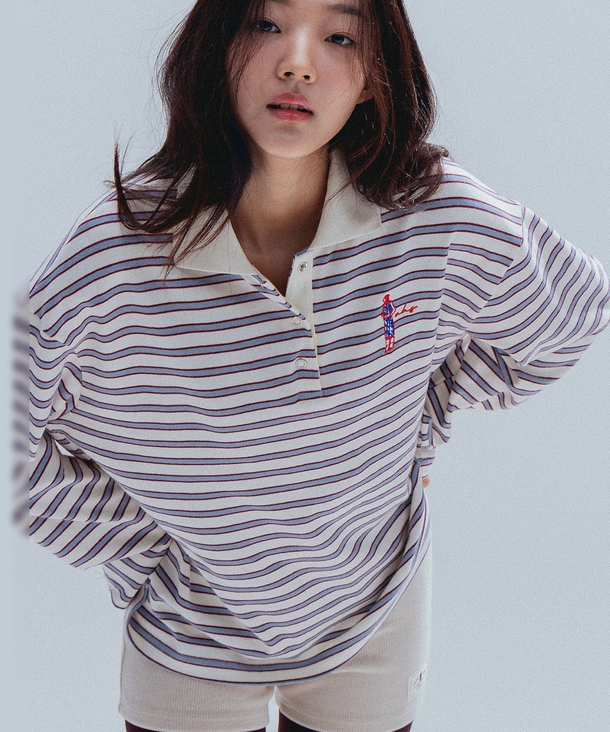 앤하츠(ANNEHEARTS) Girl Emblem Polo Tee_IVORY
