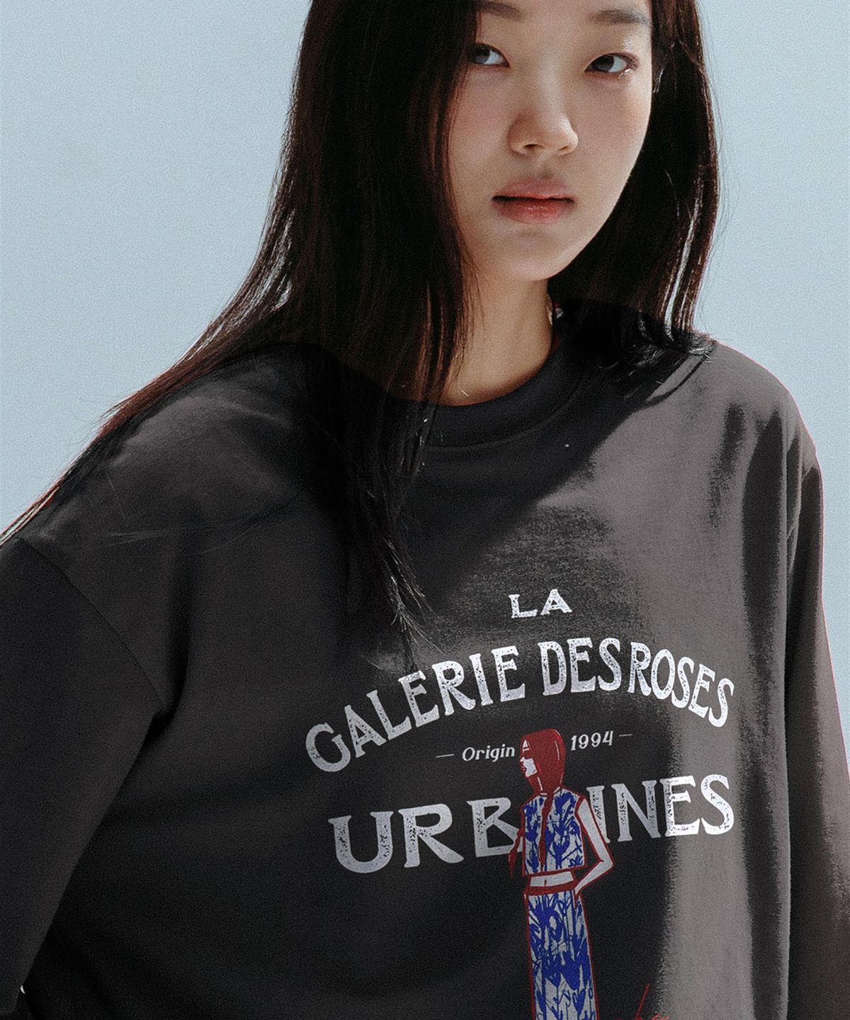 앤하츠(ANNEHEARTS) French Muse Artwork Long Sleeve_CHARCOAL