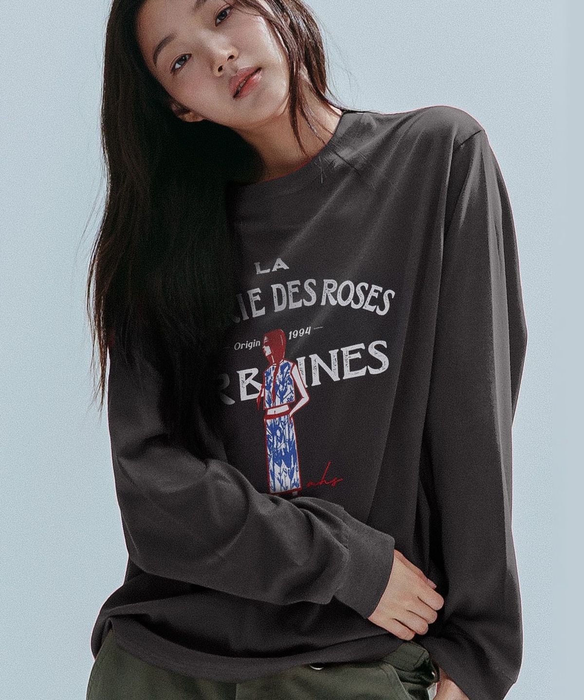 앤하츠(ANNEHEARTS) French Muse Artwork Long Sleeve_CHARCOAL