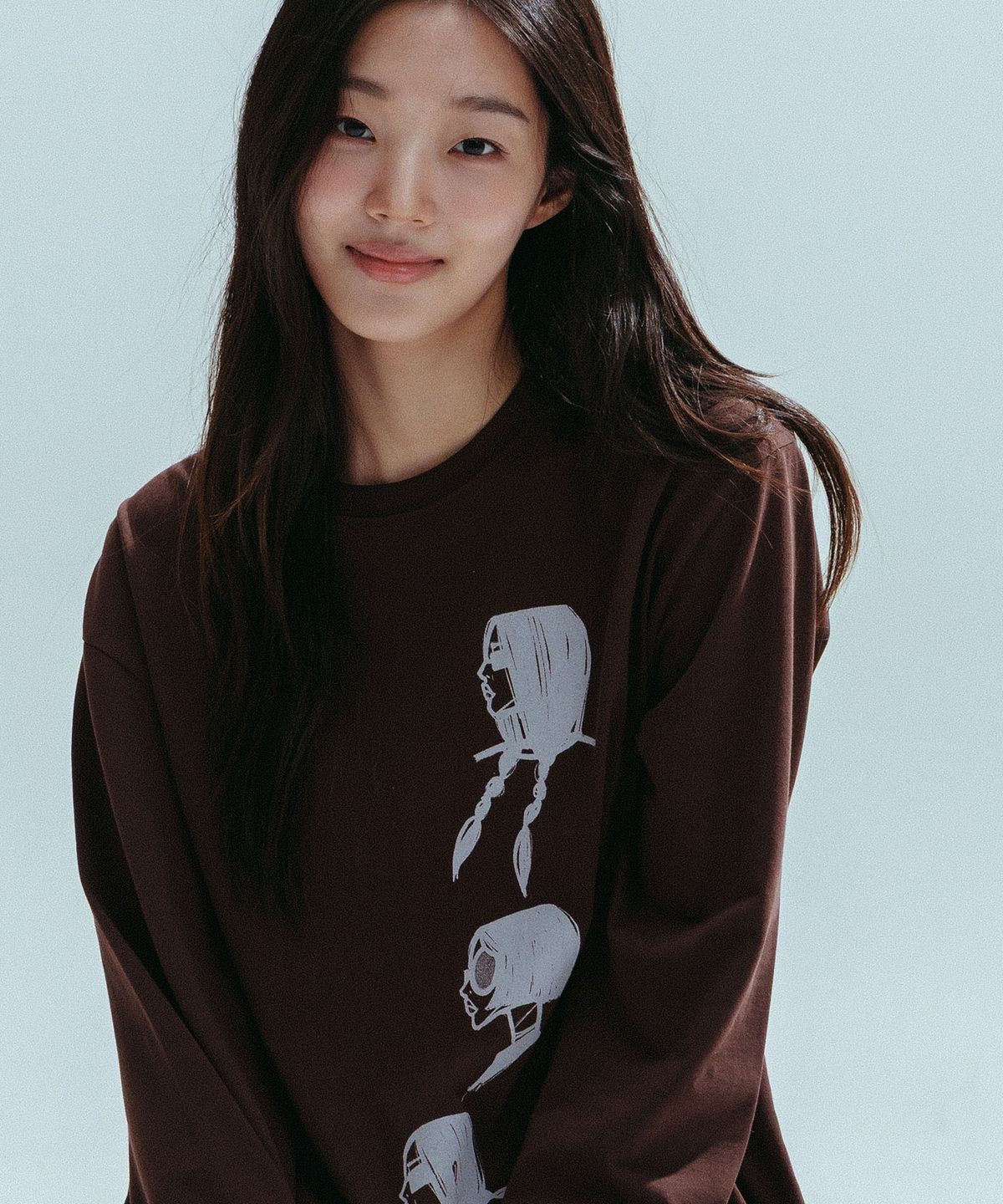 앤하츠(ANNEHEARTS) Three Muse Artwork Long Sleeve_BROWN