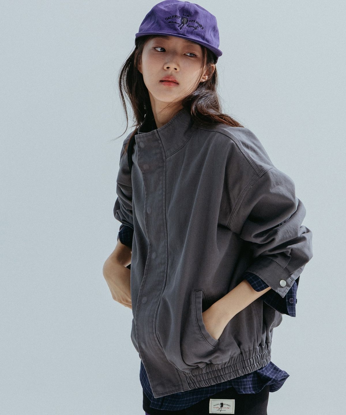 앤하츠(ANNEHEARTS) Girl Emblem Short Brim Cap_PURPLE