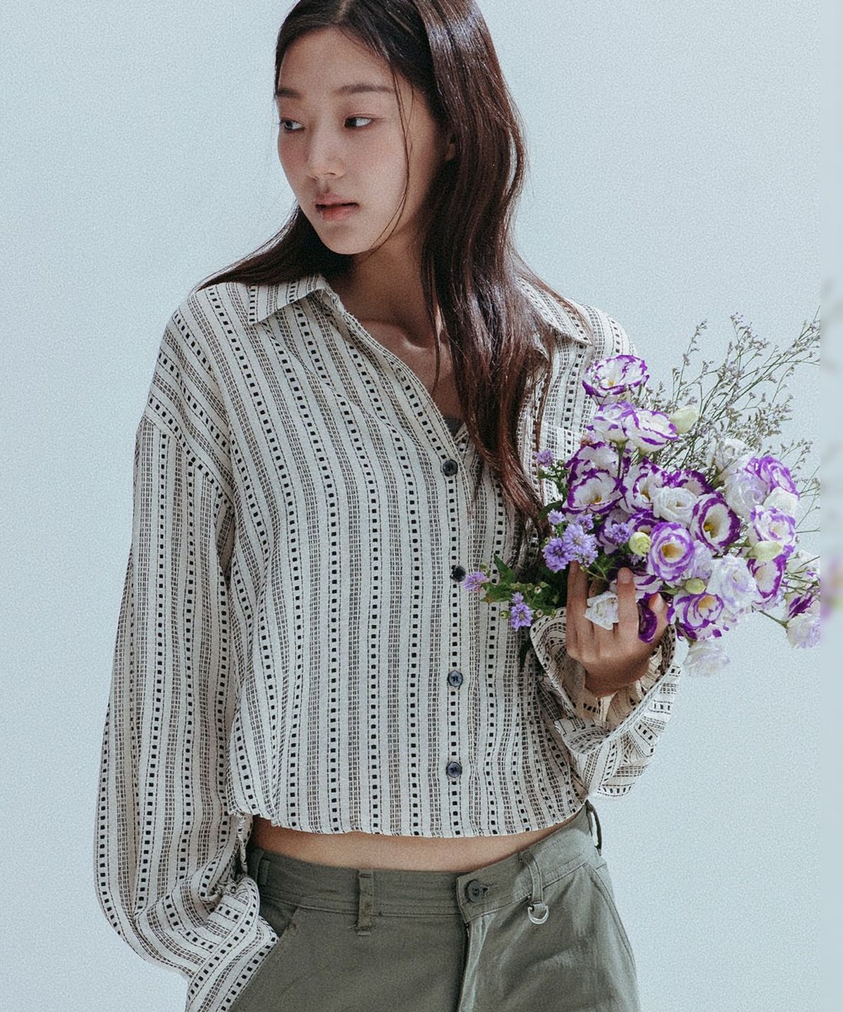 앤하츠(ANNEHEARTS) Stitch Line Stripe Crop Shirt_IVORY