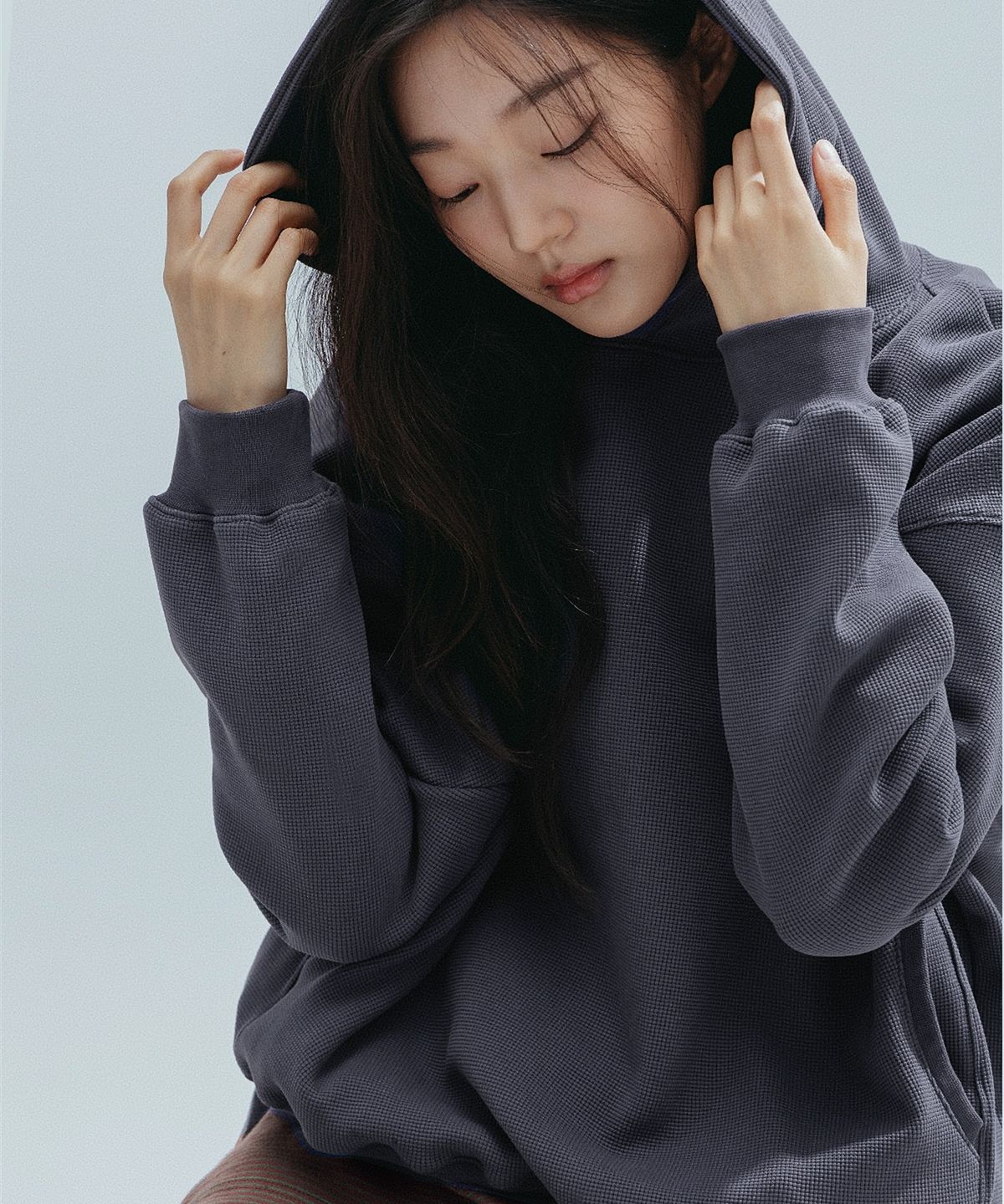 앤하츠(ANNEHEARTS) Waffle Volume Hoodie_CHARCOAL