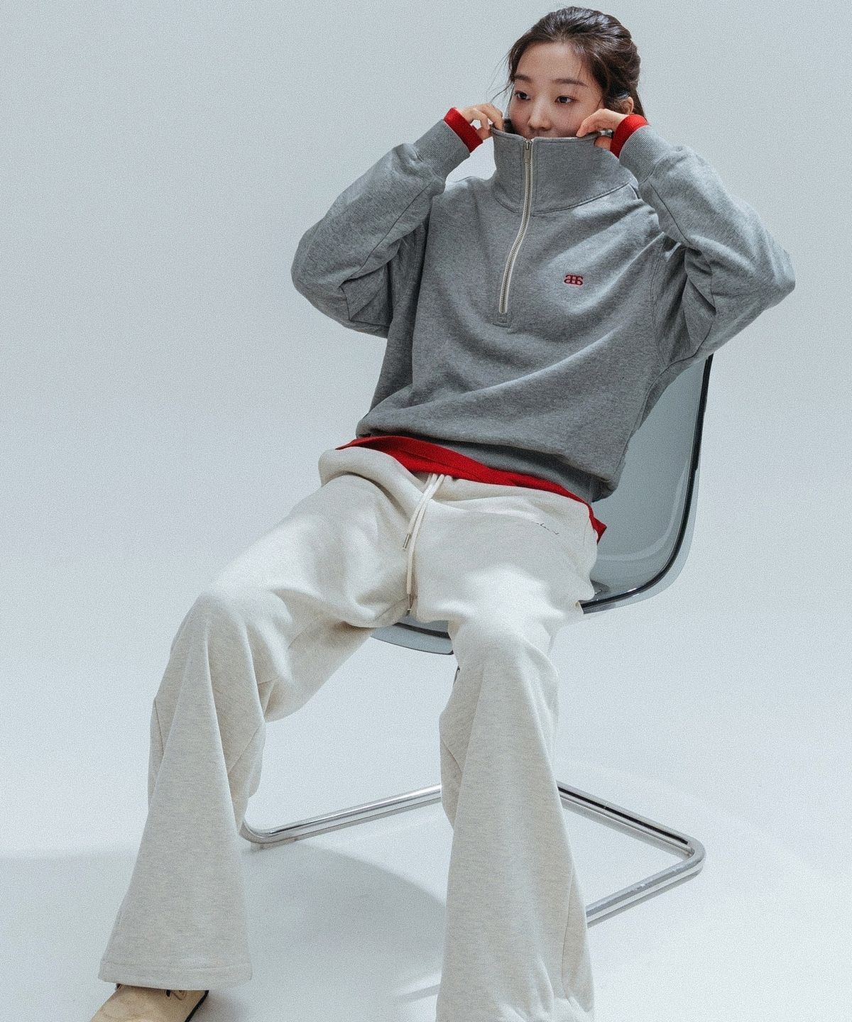 앤하츠(ANNEHEARTS) Walking Girl Archive Half Zip-Up_MELANGE