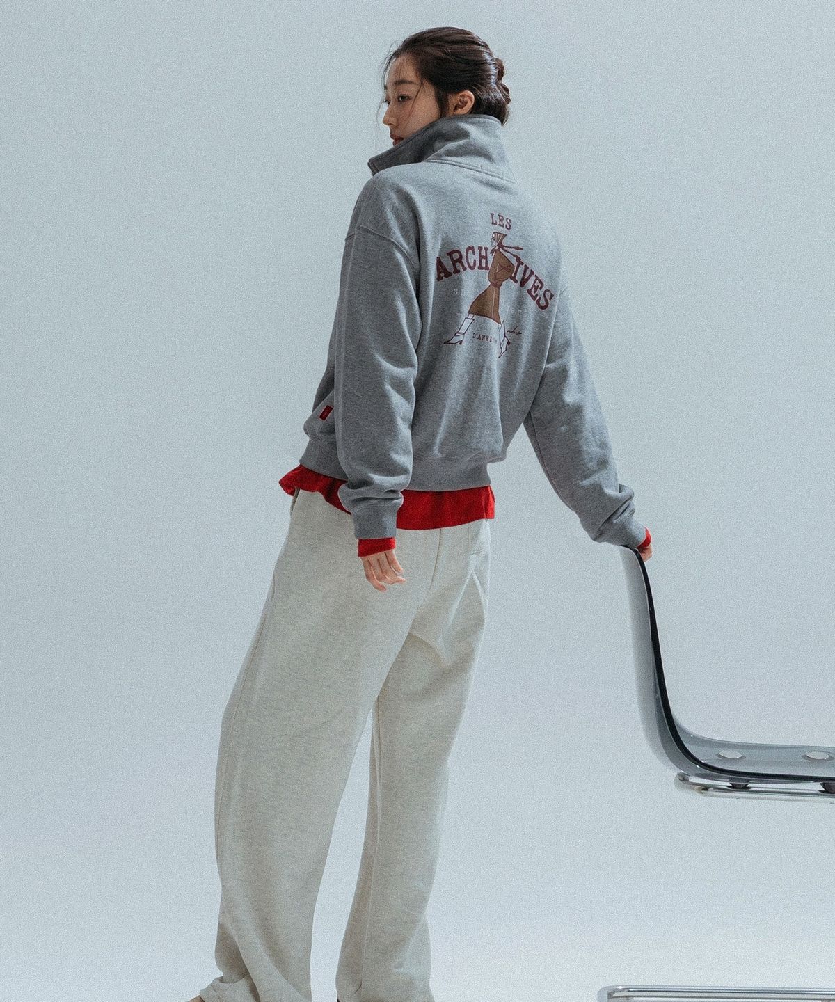 앤하츠(ANNEHEARTS) Walking Girl Archive Half Zip-Up_MELANGE